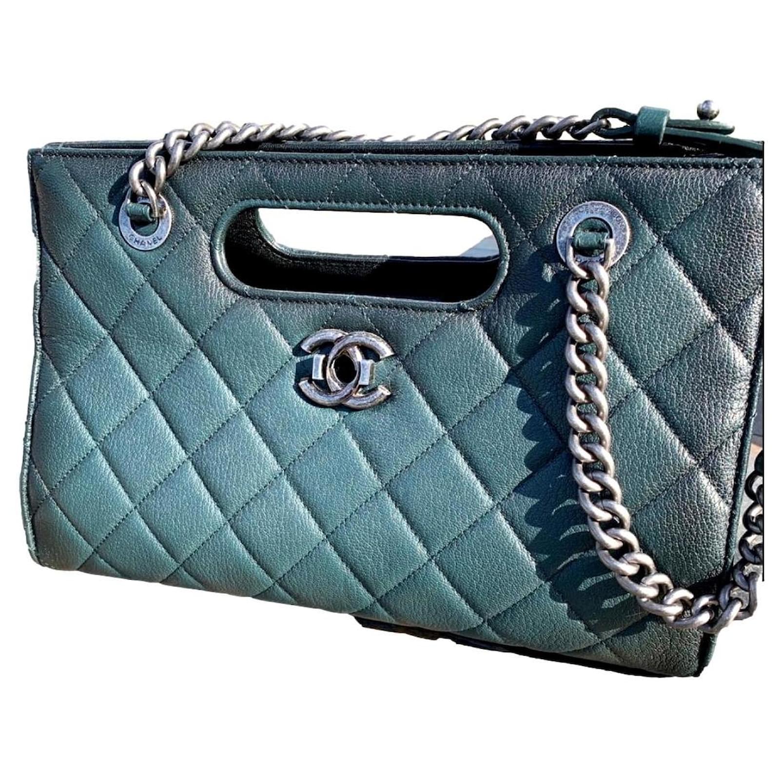 Chanel Dark Green Ombré Quilted Goatskin Leather Perfect Edge Medium/Large  Handle Shopping Tote. ref.1064675 - Joli Closet