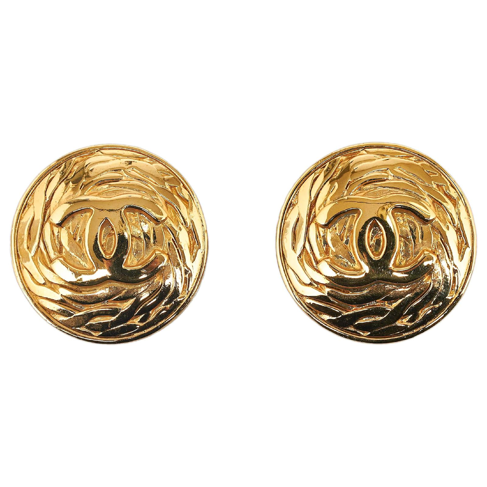Chanel Gold CC Clip On Earrings Golden Metal Gold-plated ref.1065702 - Joli  Closet