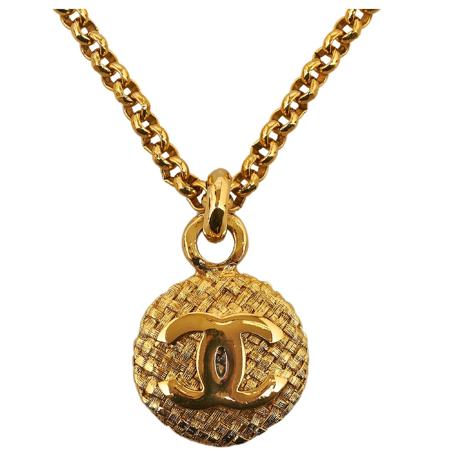 Chanel Gold CC Pendant Necklace Golden Metal Gold-plated ref.1068426 - Joli  Closet