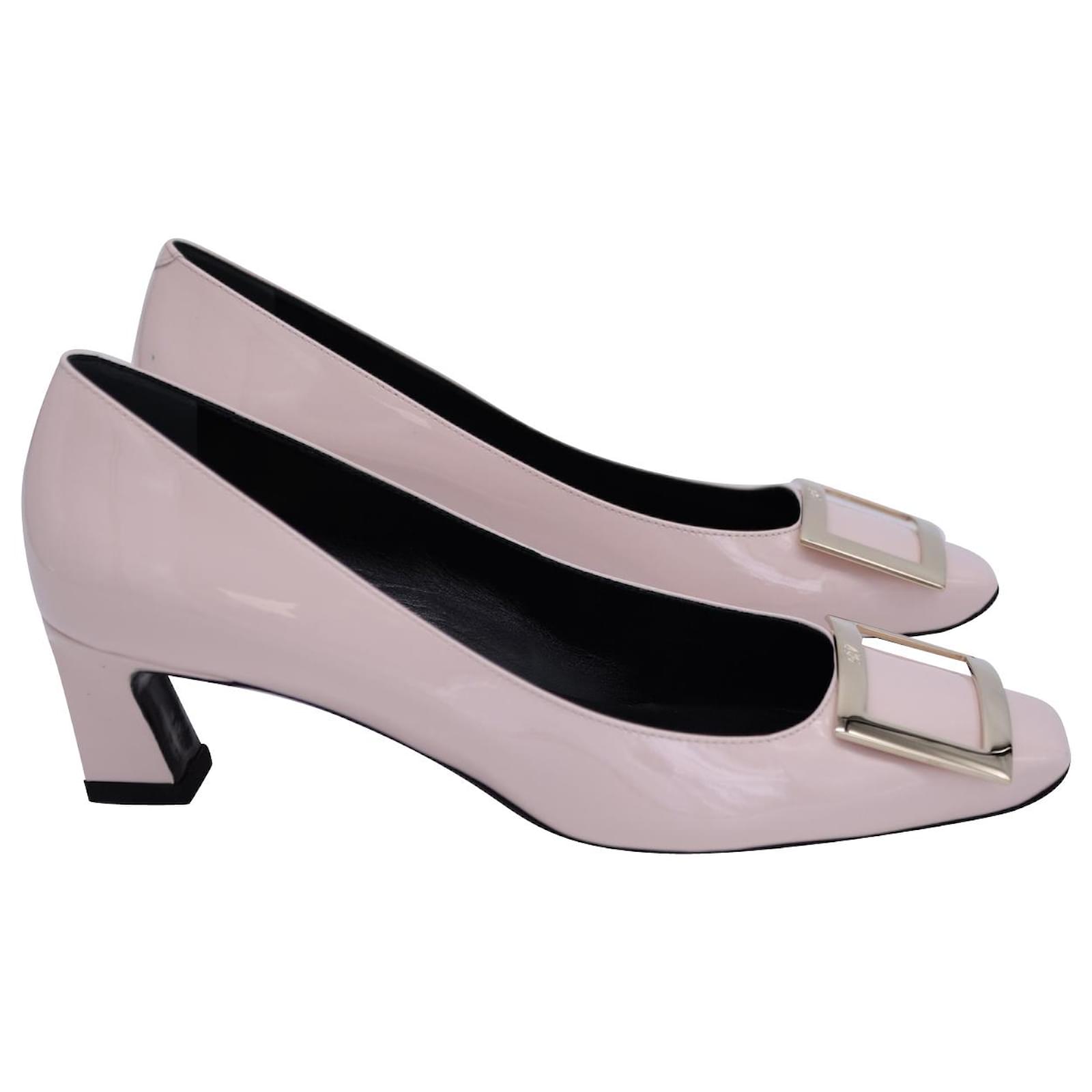 Très vivier sale metal buckle pumps