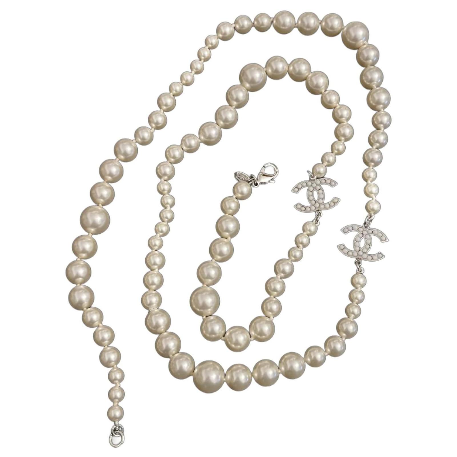 Chanel faux pearl necklace Silvery Metal ref.1070259 - Joli Closet