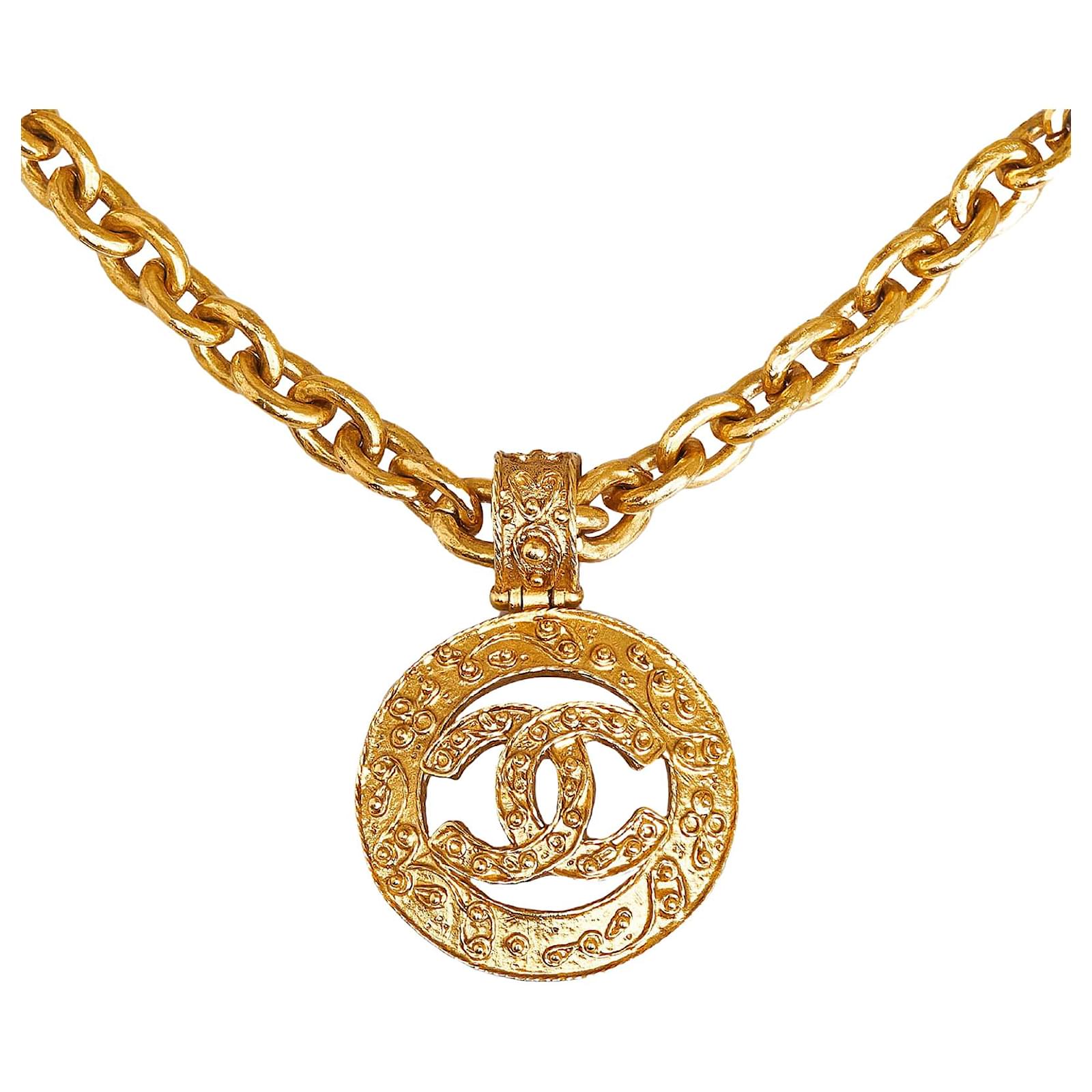 Chanel Gold CC Pendant Necklace Golden Metal Gold-plated ref.1070583 - Joli  Closet