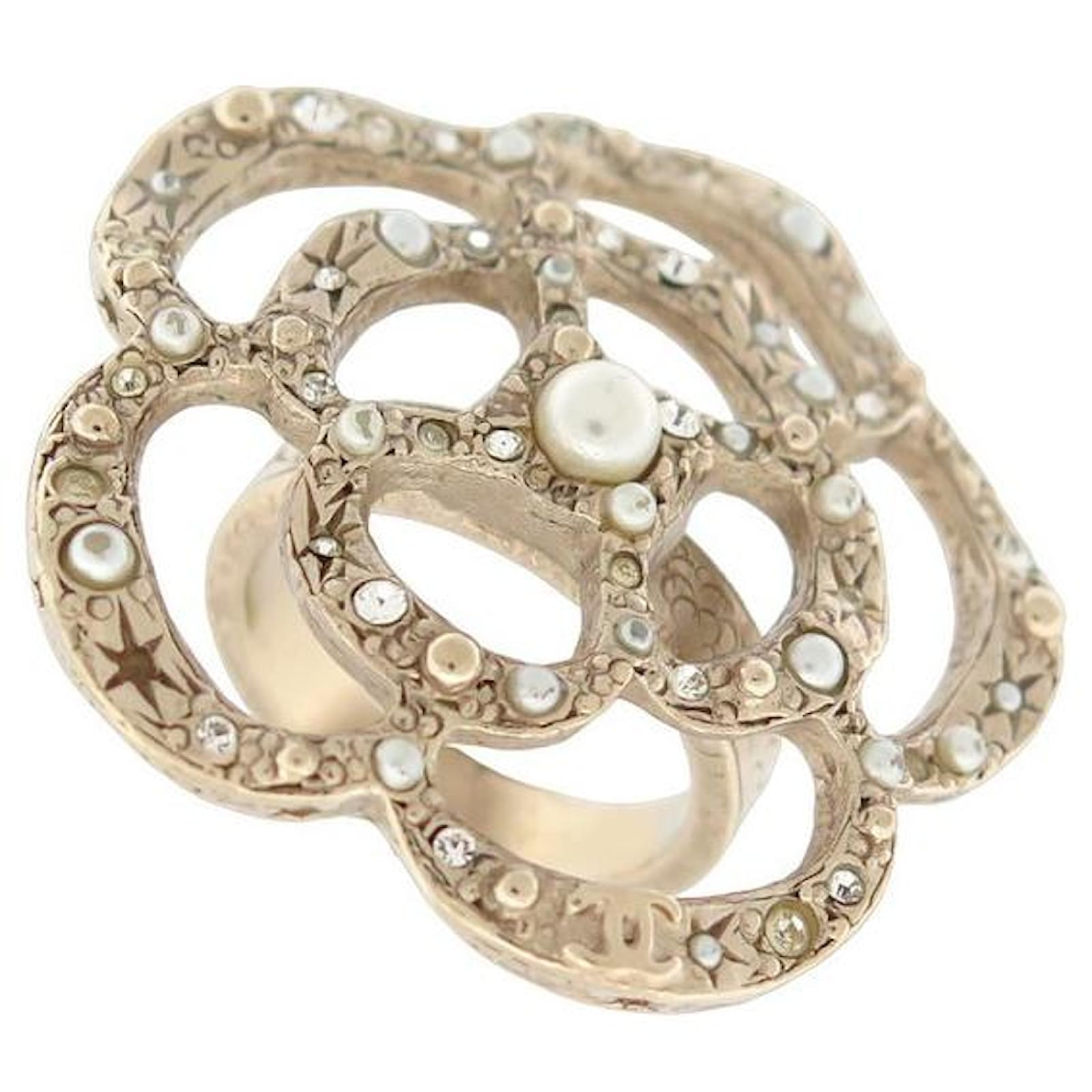CHANEL CAMELIA PEARL AND STRASS GOLD METAL RING 52 GOLDEN STEEL