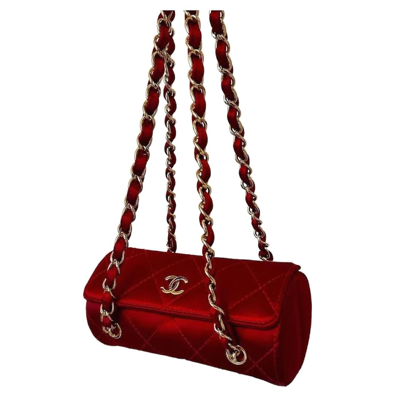 Rare Chanel vintage barrel evening bag quilted satin Red Gold hardware  ref.1071449 - Joli Closet