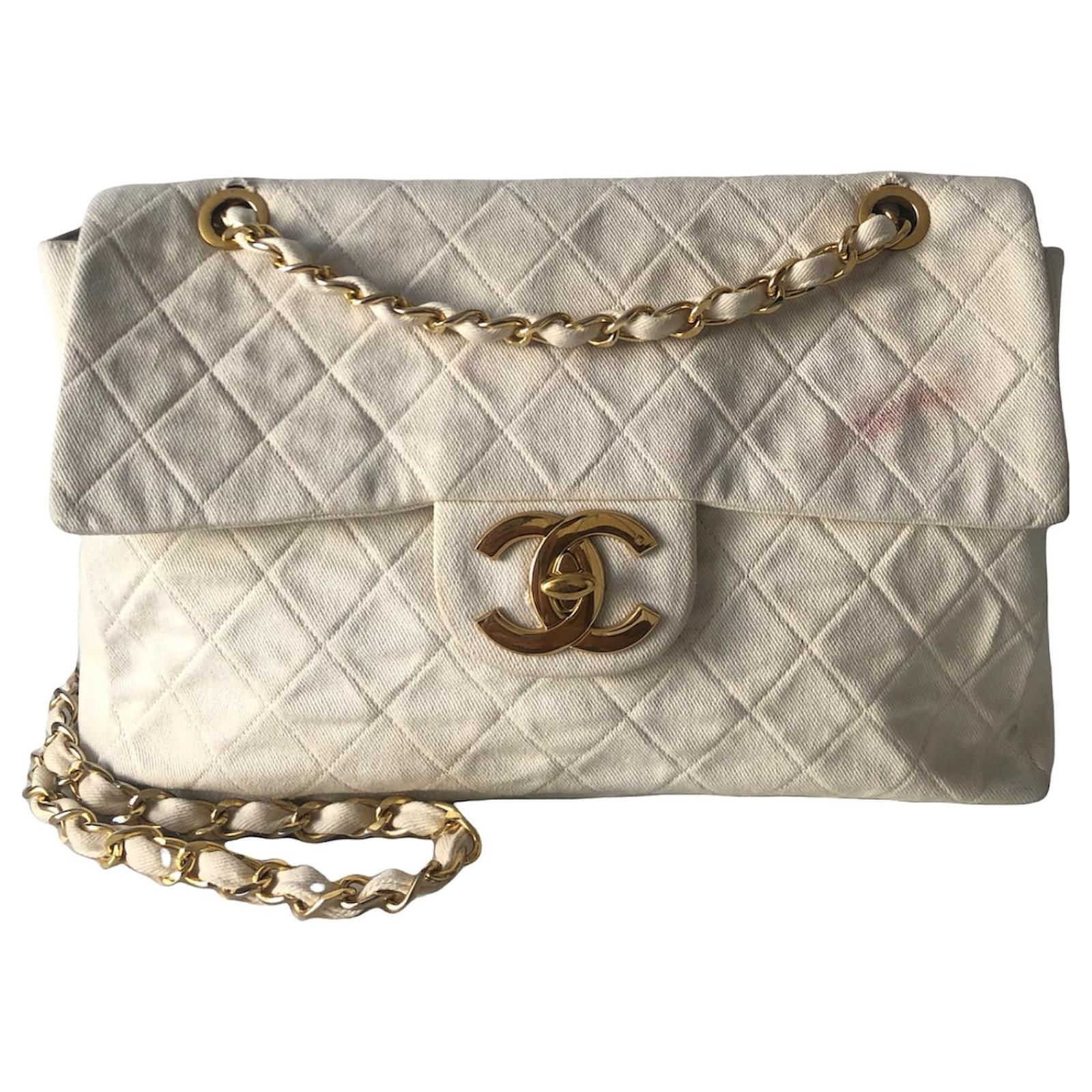 Chanel Timeless Maxi Jumbo bag in quilted ecru canvas Eggshell Cloth  ref.1072120 - Joli Closet