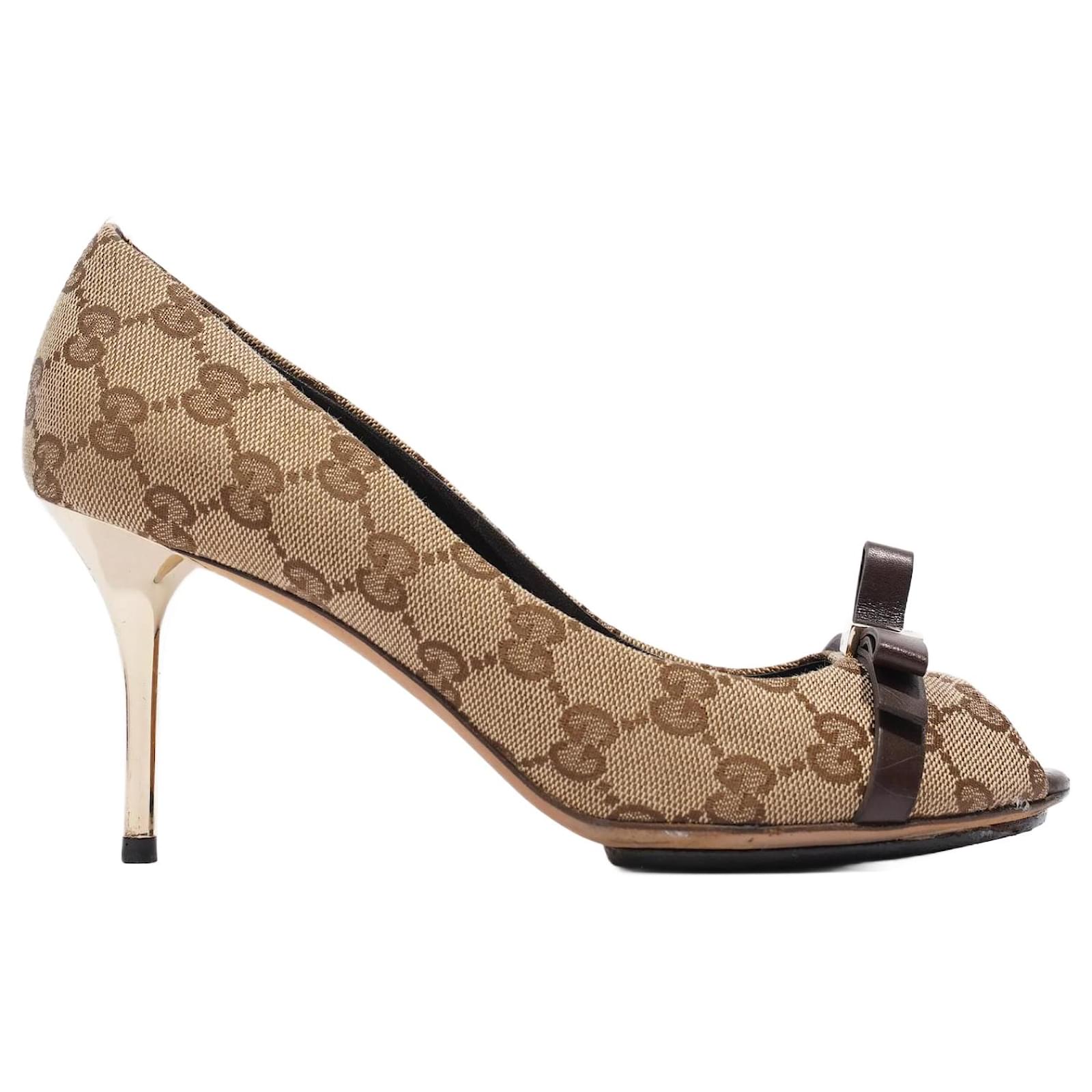 Gucci discount beige heels