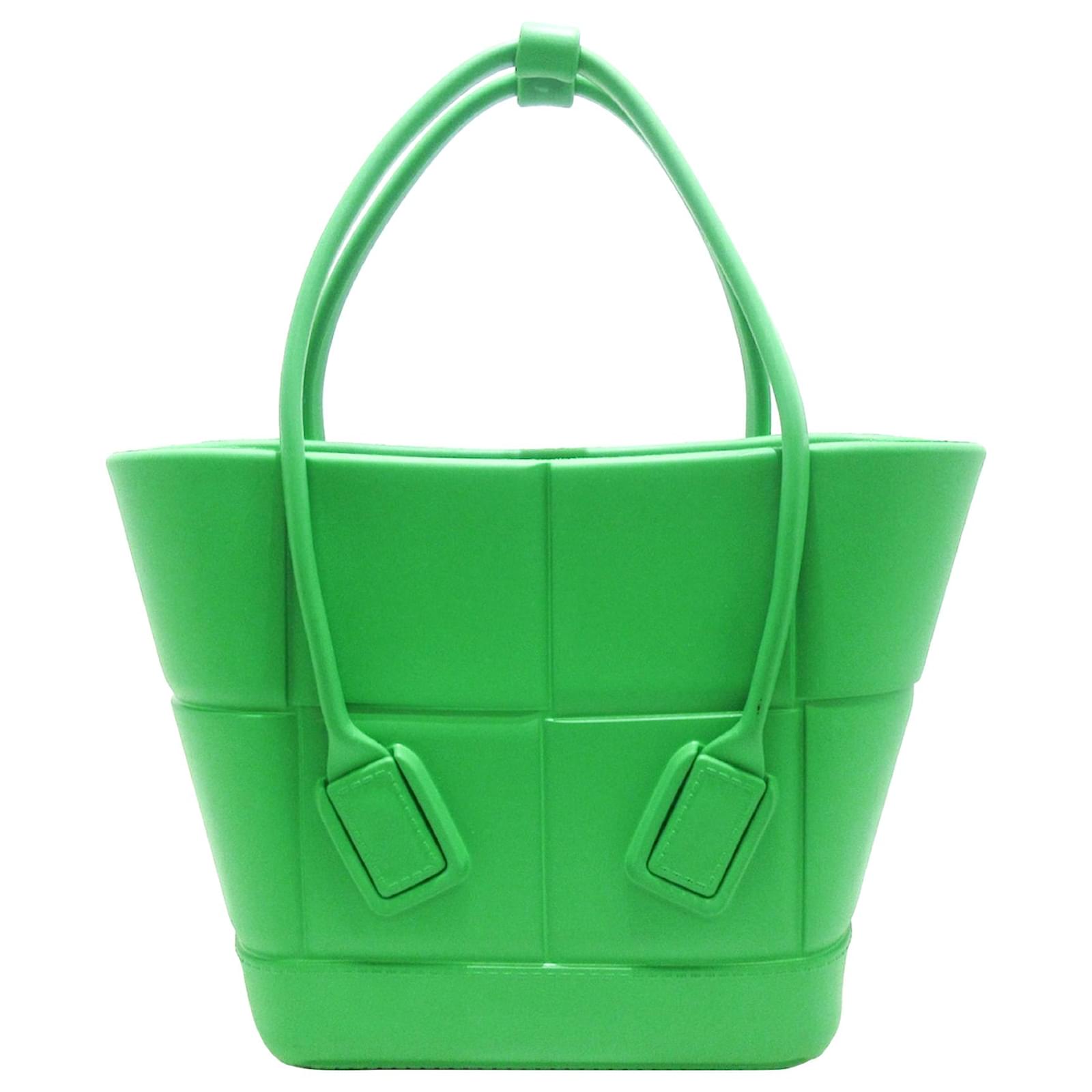 https://cdn1.jolicloset.com/imgr/full/2023/12/1081862-1/polyester-bottega-veneta-green-mini-rubber-arco-shopping-bag-handbags.jpg