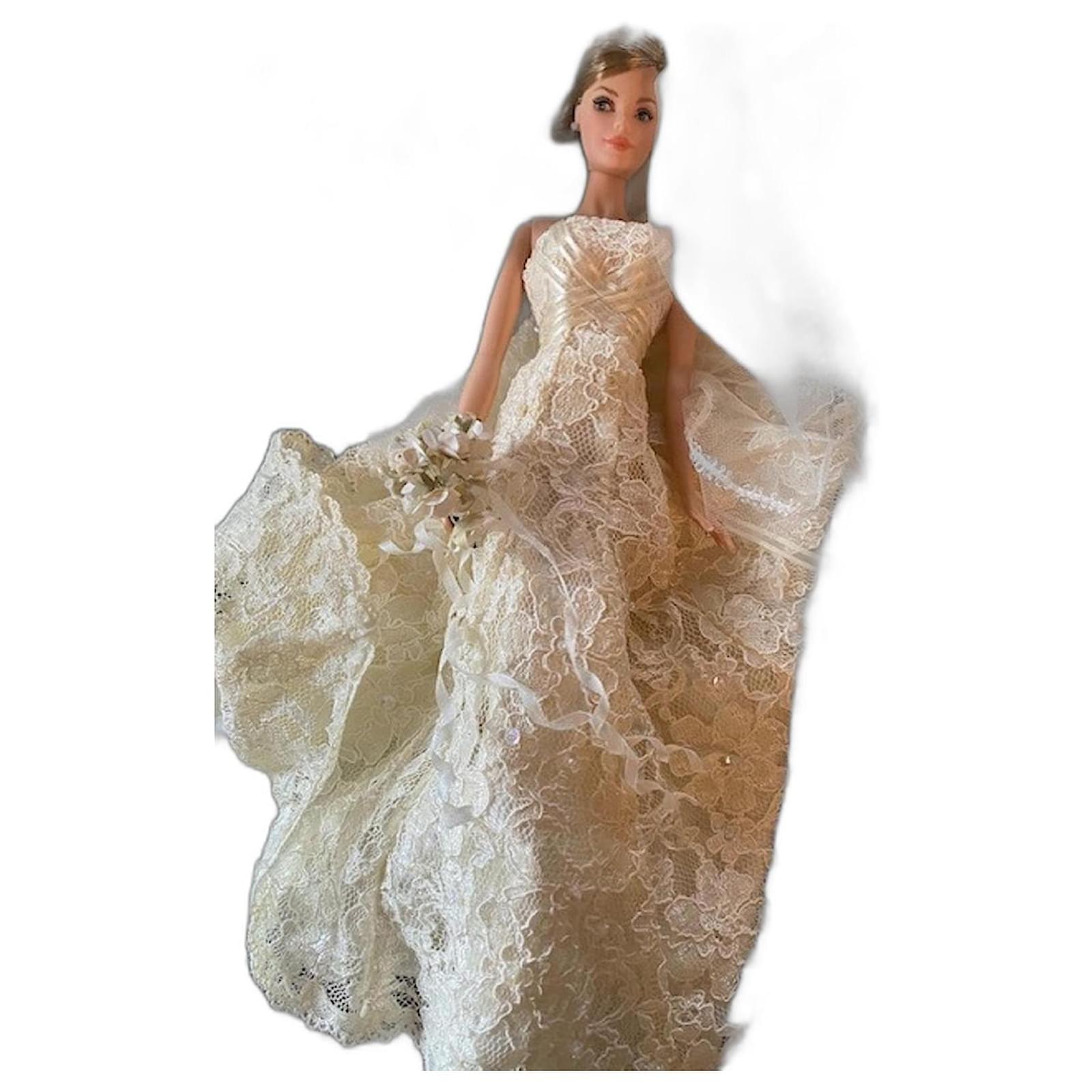 Autre Marque Barbie Doll Carolina Herrera Bride Gold Label