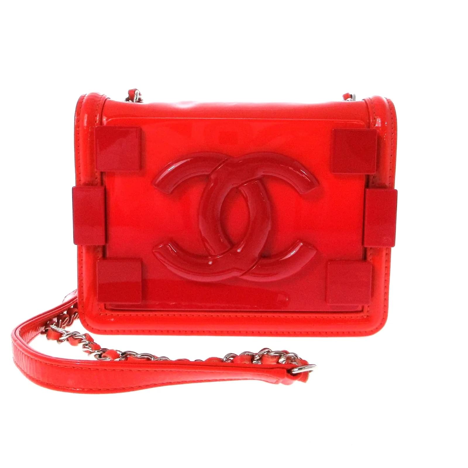 Chanel Matelasse shoulder bag Red Leather ref.1088491 - Joli Closet