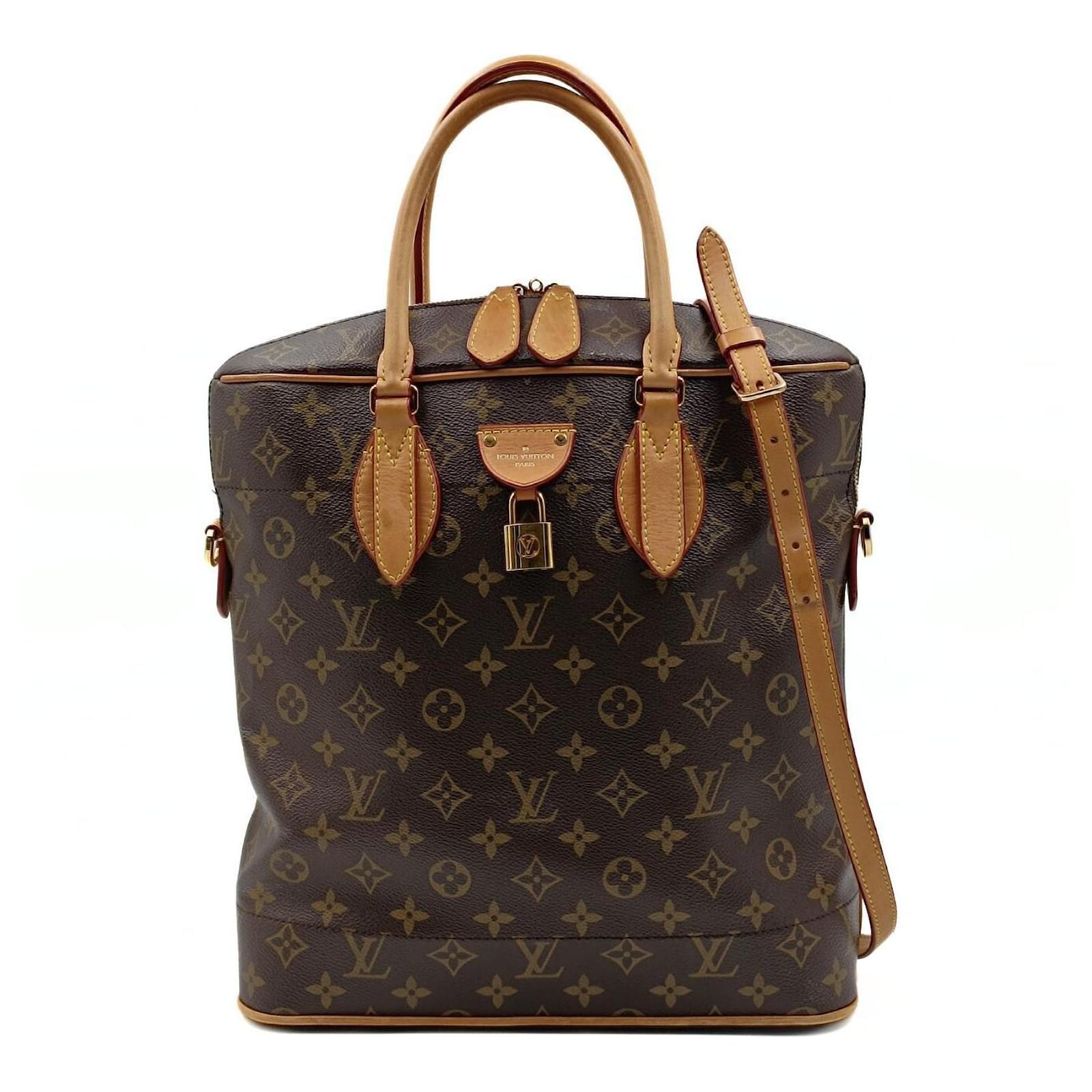 Louis Vuitton CarryAll MM shoulder bag in monogram canvas Brown Cloth  ref.1092999 - Joli Closet