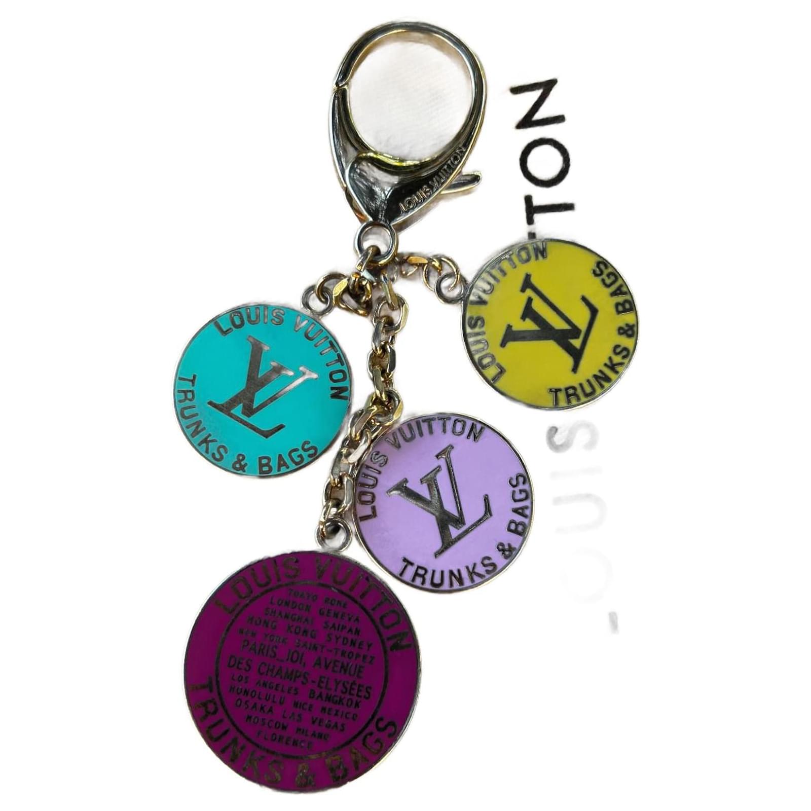 Monogram Reverse Key Holder and Bag Charm S00 - Accessories M69317 | LOUIS  VUITTON