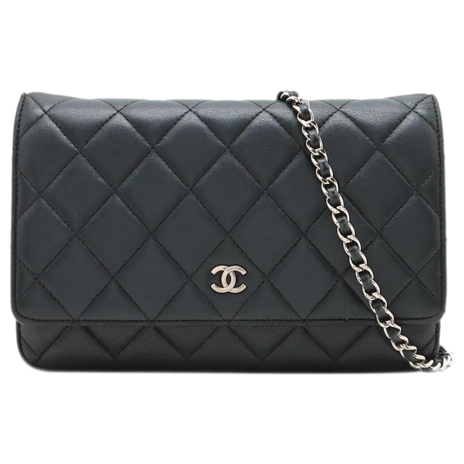 CHANEL ブラックレザー ショルダーバッグ 2012-2013 Chanel Black 2012-2013 Lambskin Quilted Wallet On Chain Leather