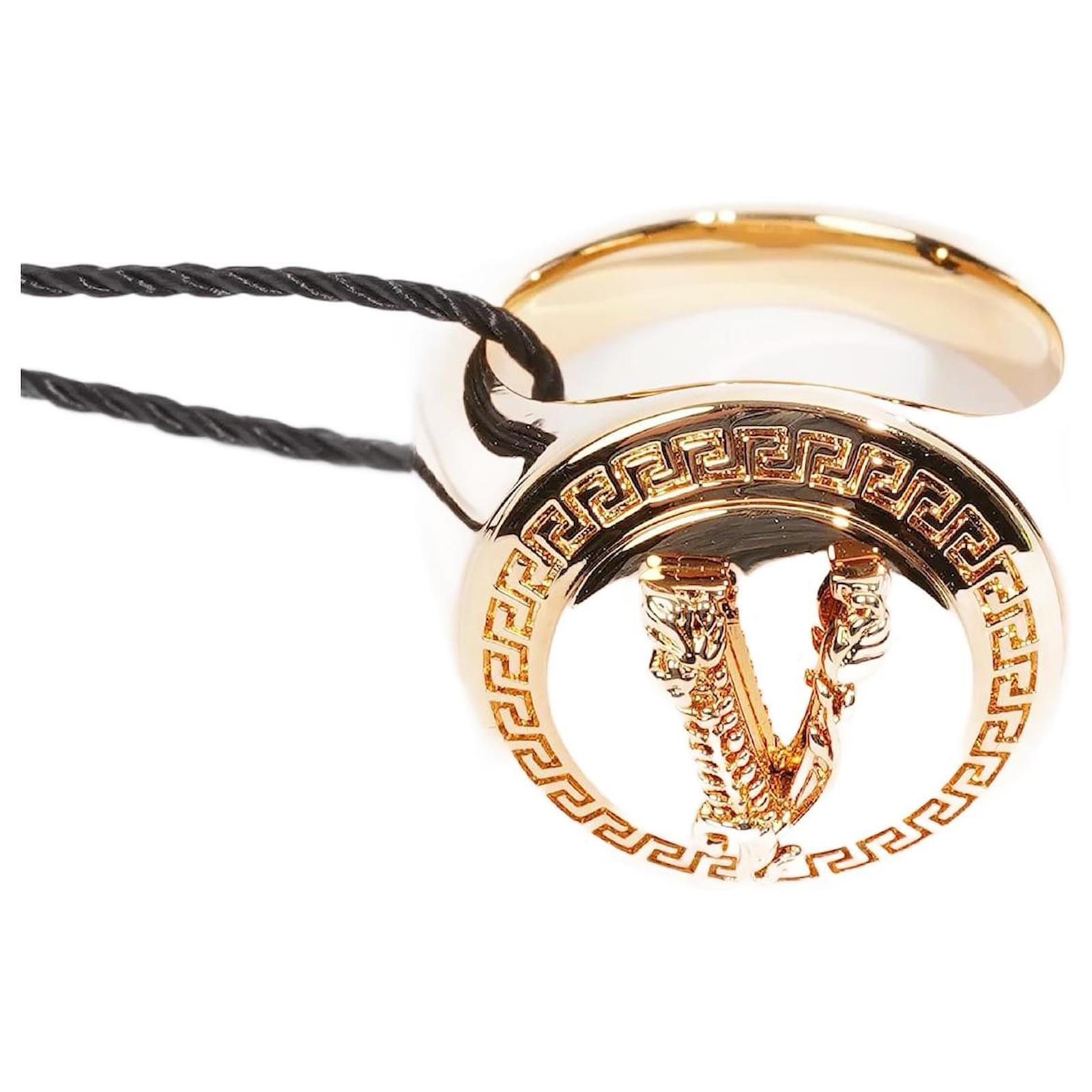 Anello Versace V Logo Circle placcato oro 17 D oro Placcato in oro ref.1113962 Joli Closet