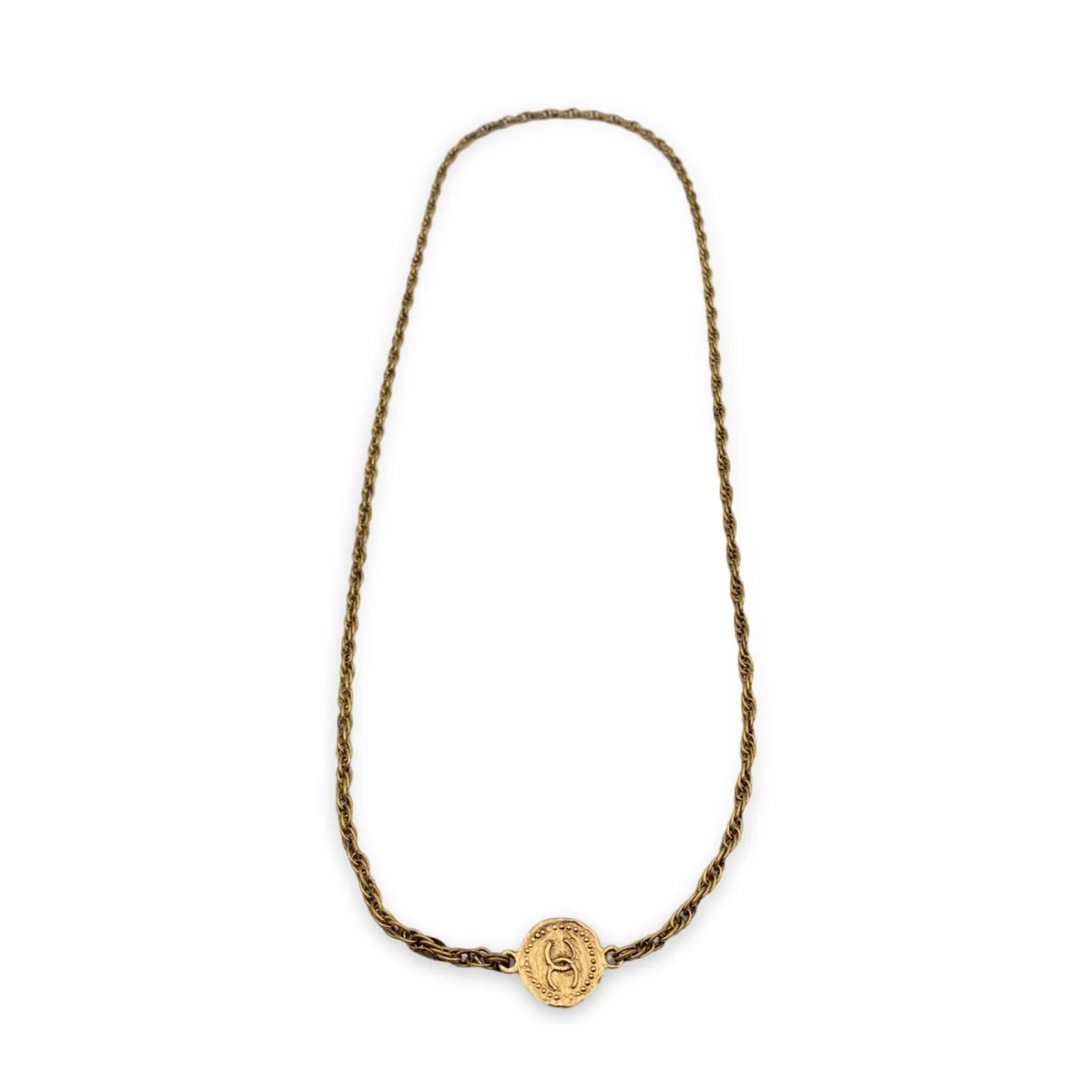 Chanel Vintage Gold 31 Rue Cambon Coin Medallion Necklace – Amarcord  Vintage Fashion