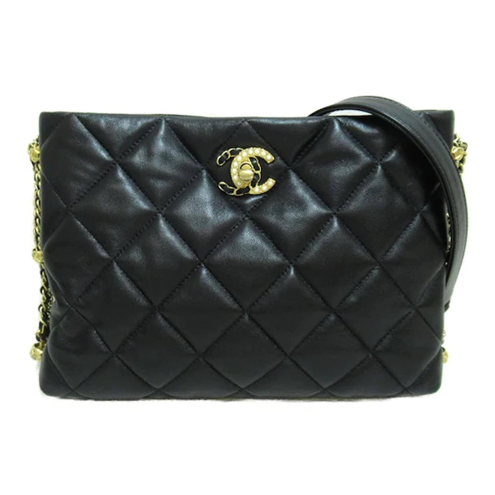 Chanel black quilted crossbody bag best sale