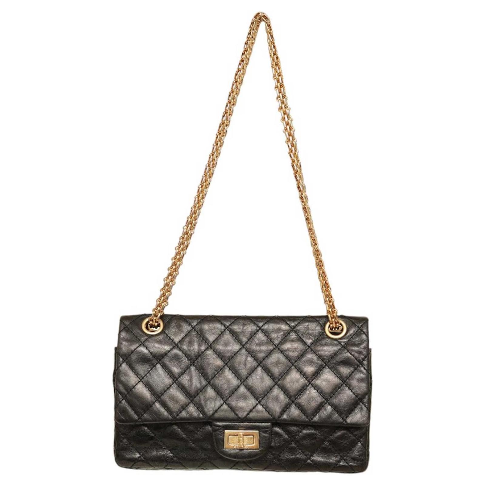 Bolso pequeño estilo Chanel con solapa