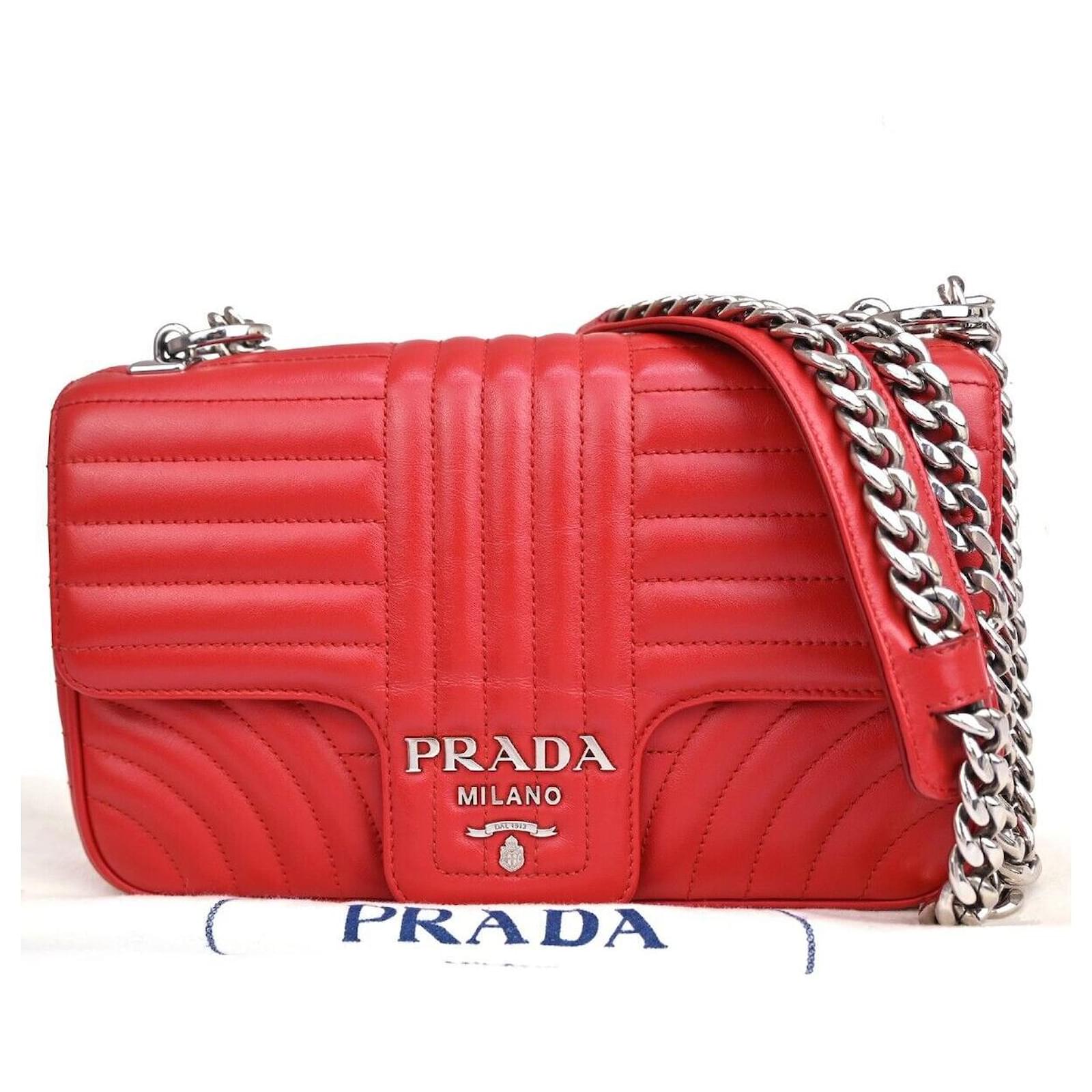 Prada Diagramme Rot Leder ref.1129935 Joli Closet