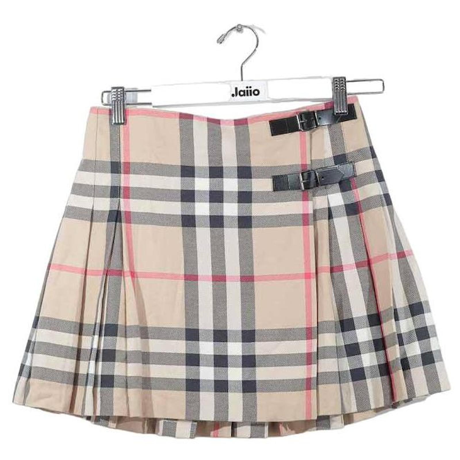 Burberry 2025 falda 01