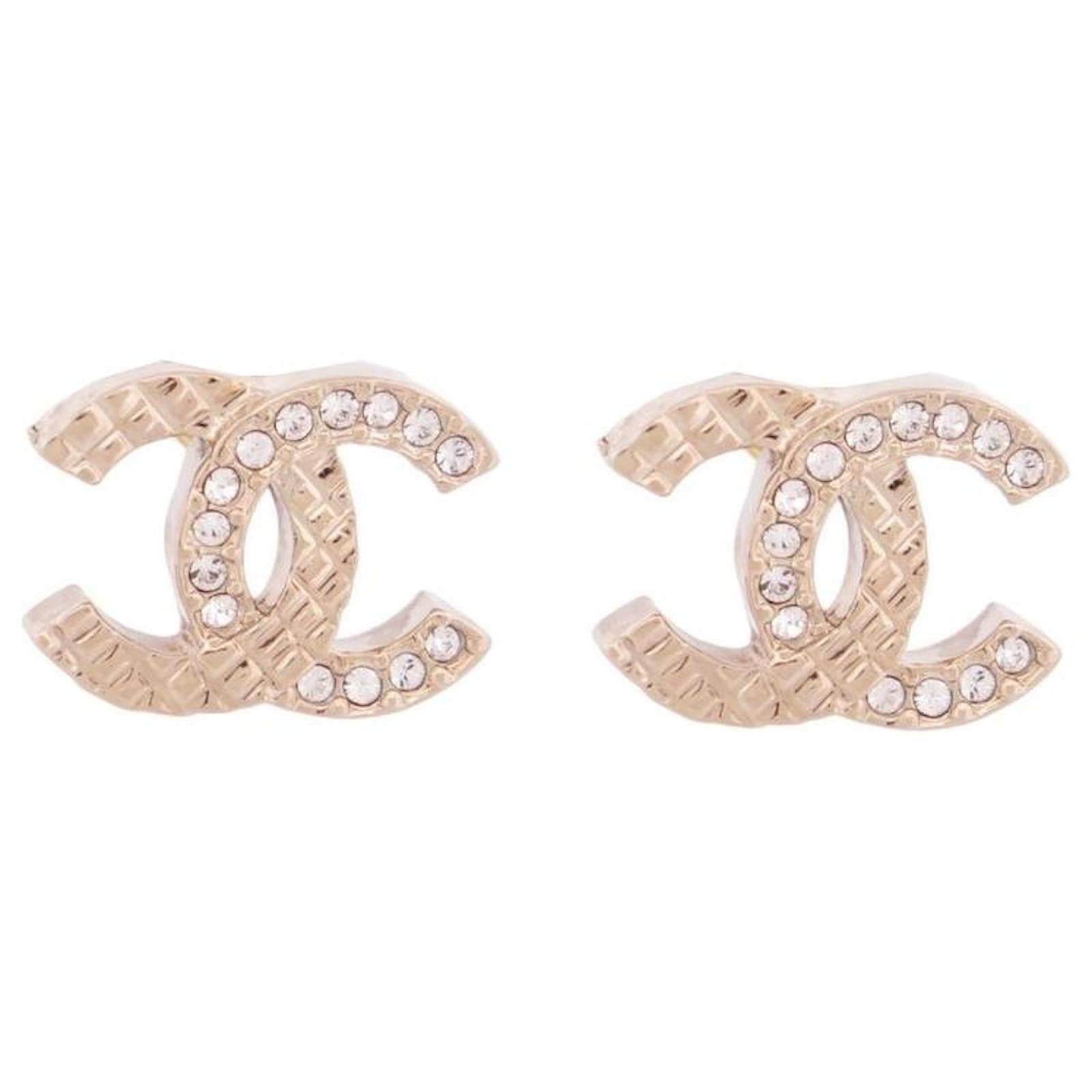 可愛い【CHANEL】メリージェーン キルティングデザイン CCロゴ NEW CHANEL EARRINGS CC LOGO QUILTED STRASS GOLD METAL