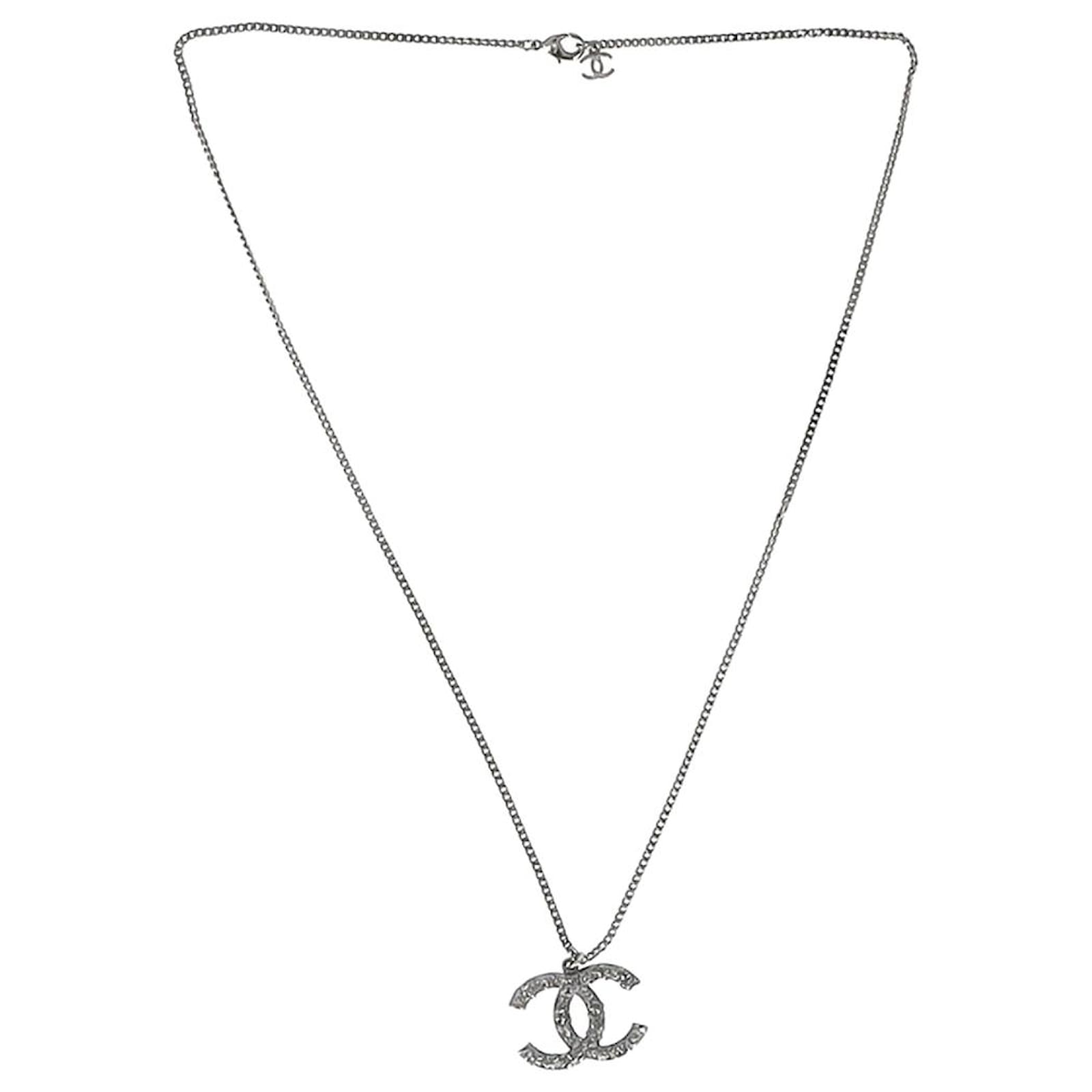 Chanel Embellished CC Pendant Necklace in Silver Metal Silvery
