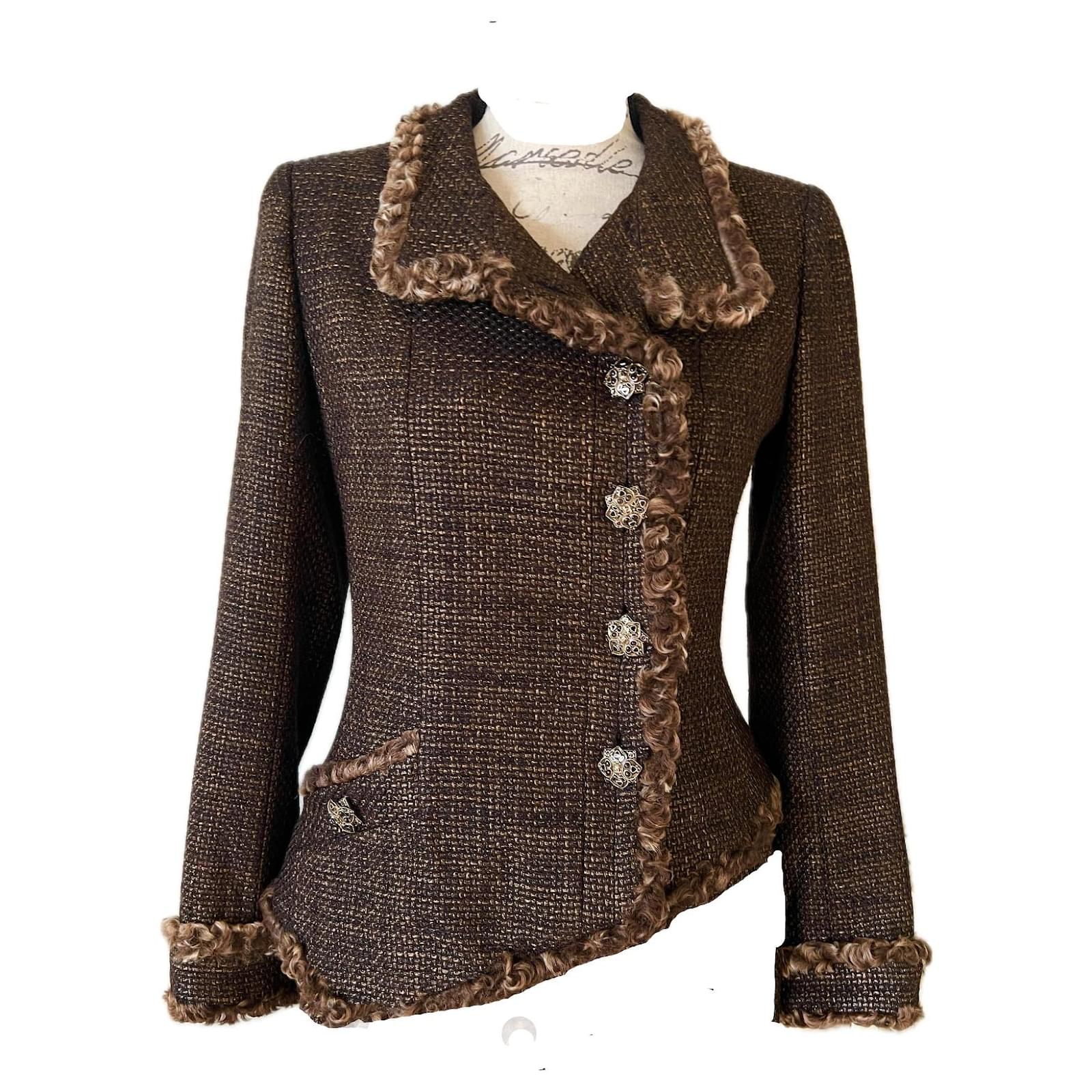 Veste en tweed avec nouveaux boutons CC Jewel Gripoix de Chanel