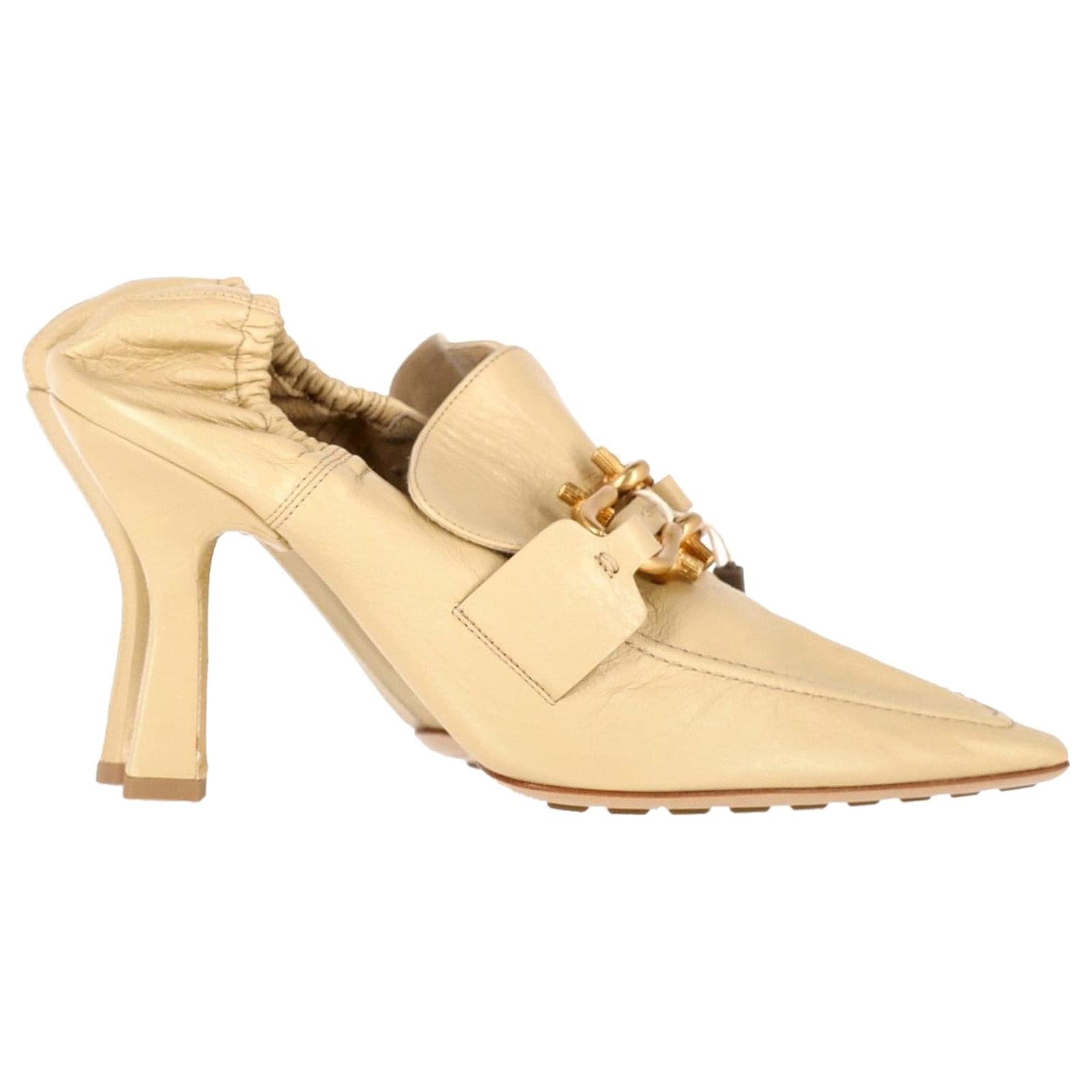 Bottega Veneta Madame Pumps in Cane Sugar Beige Lambskin Leather