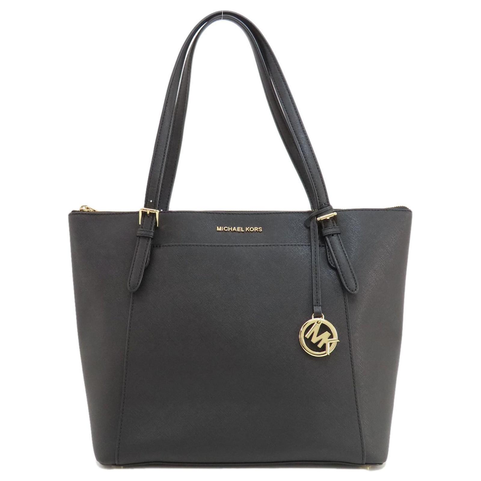 Michael Kors Voyager Cuir Noir ref.1344790 Joli Closet