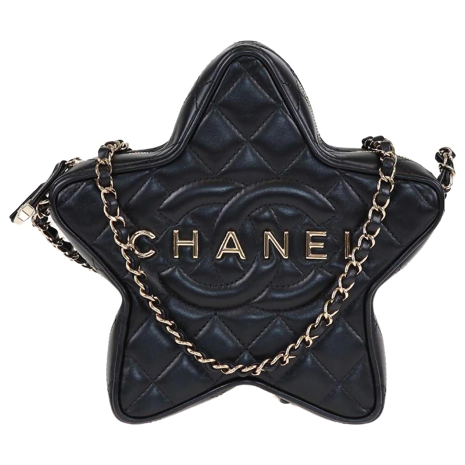 Bolso bandolera con estrella y logo acolchado negro de Chanel