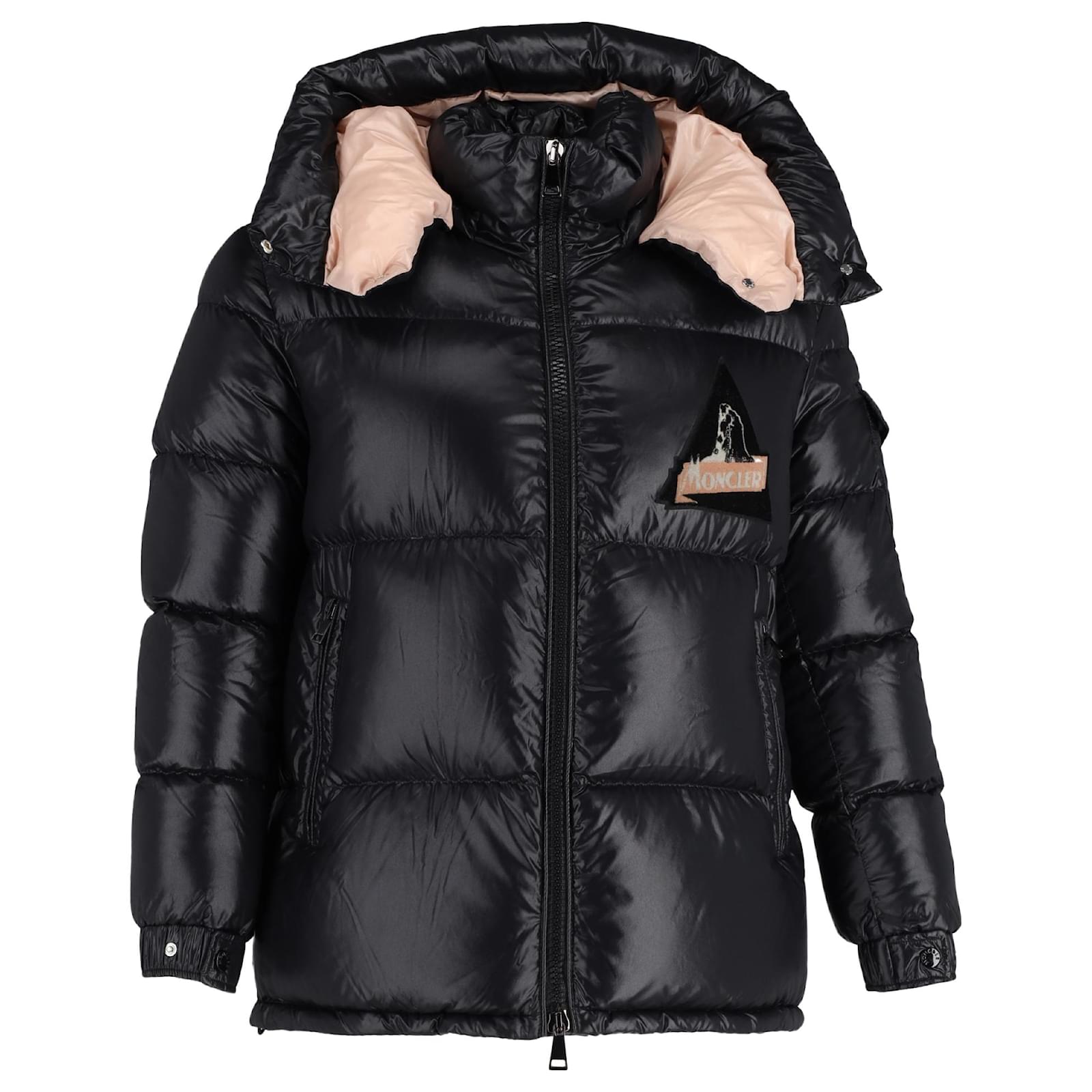 Moncler Wilson Logo Patch Puffer Jacket in Black Nylon ref.1400016 Joli Closet