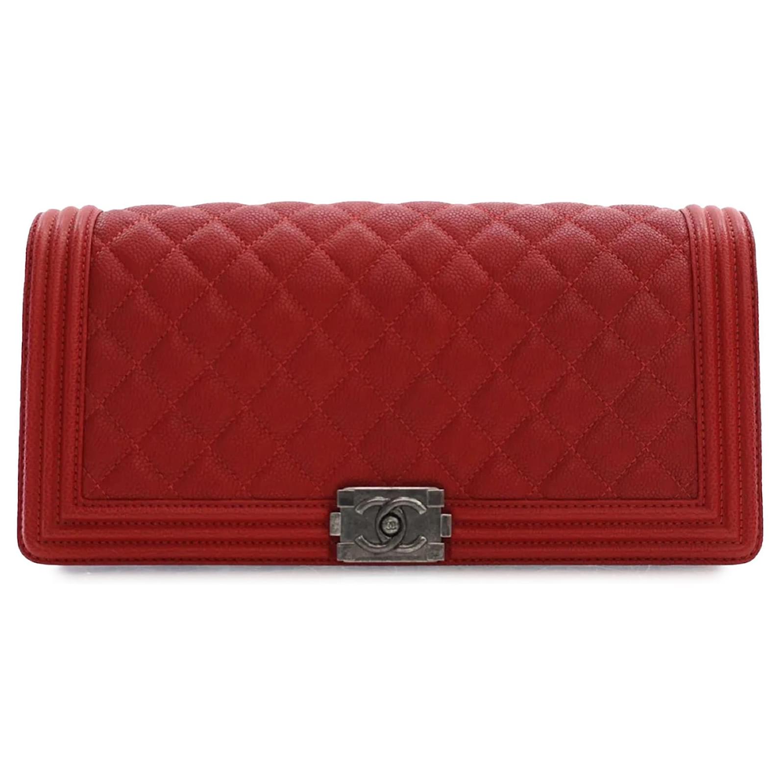 Rote gesteppte Caviar Boy Clutch von Chanel Leder ref.1406541 Joli Closet