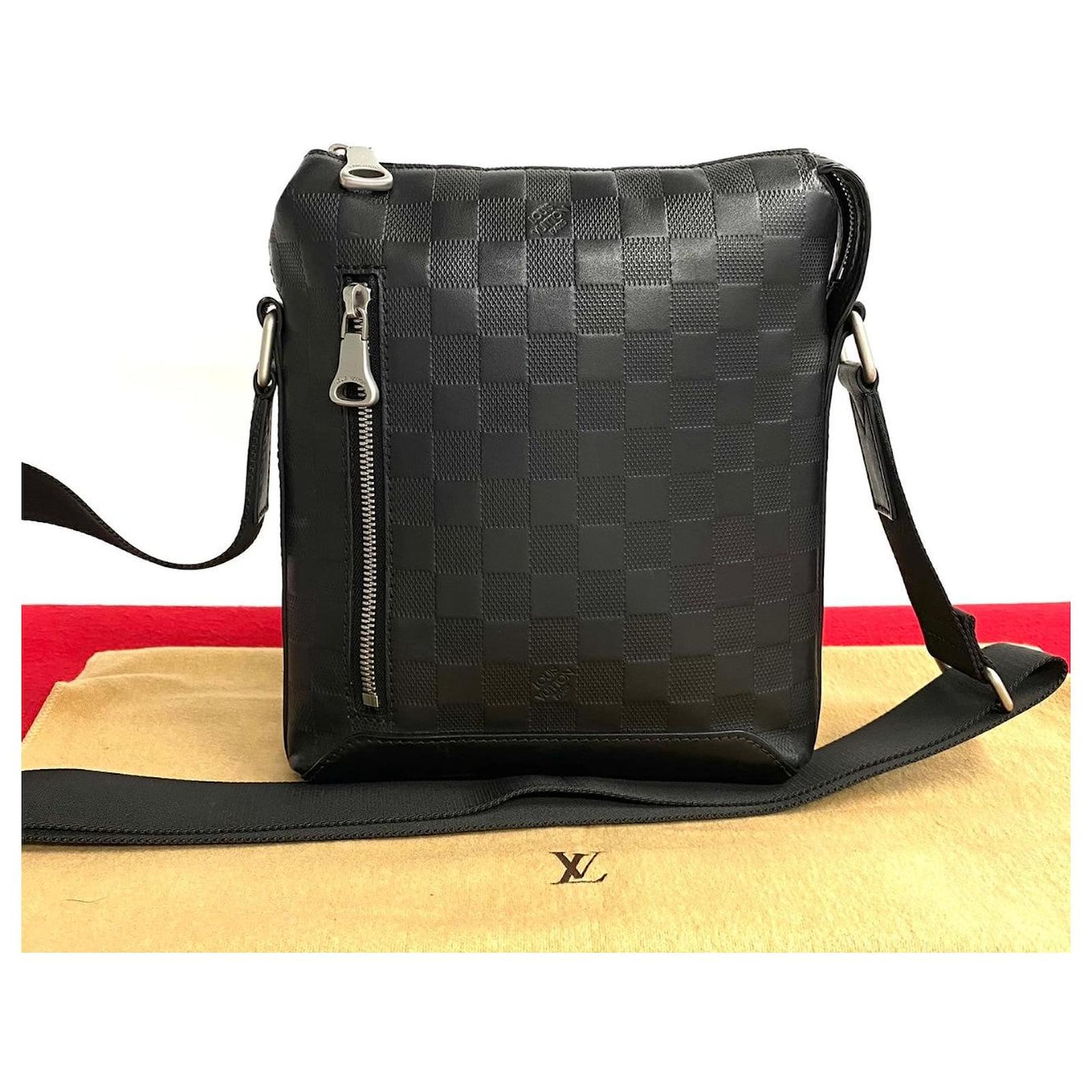 Louis Vuitton Discovery Messenger BB Leder Umhängetasche N42418 in guter  Kondition ref.1406779 - Joli Closet