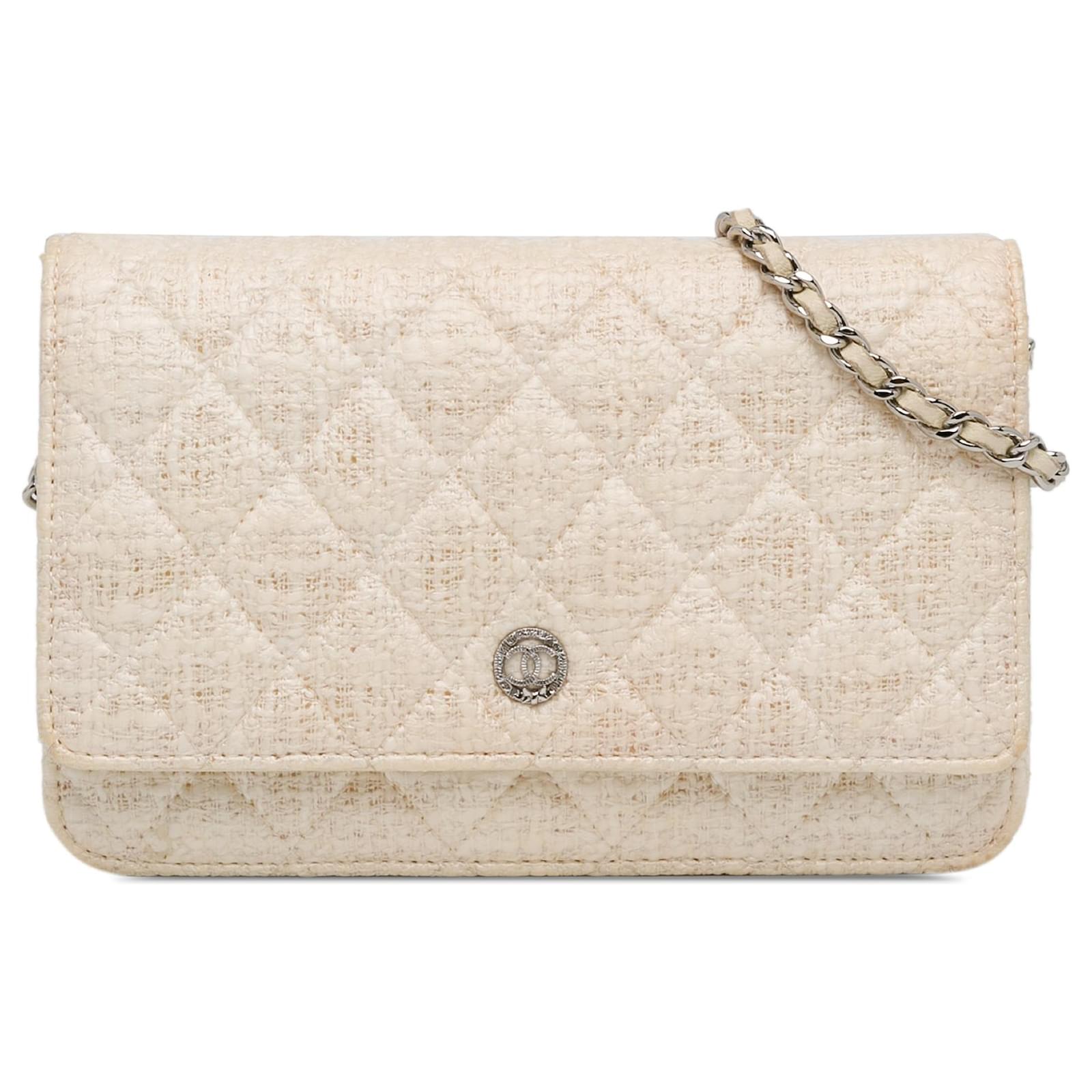 Wallet On Chain WeiBe Chanel CC beschichtete Tweed Geldborse mit Kette Leder ref.1410360 Joli Closet