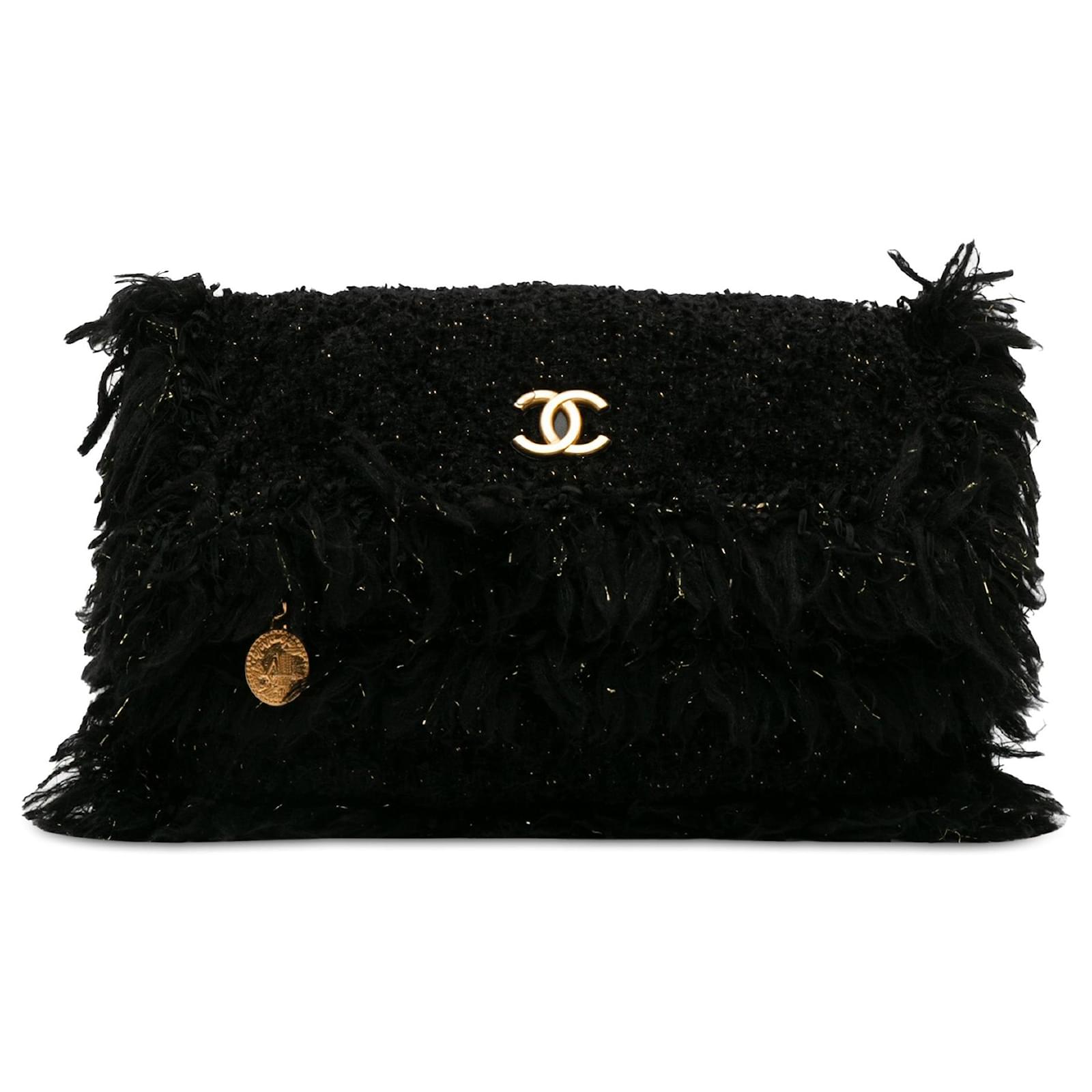 Pochette Cosmopolite Paris con frange in tweed nero Chanel ref