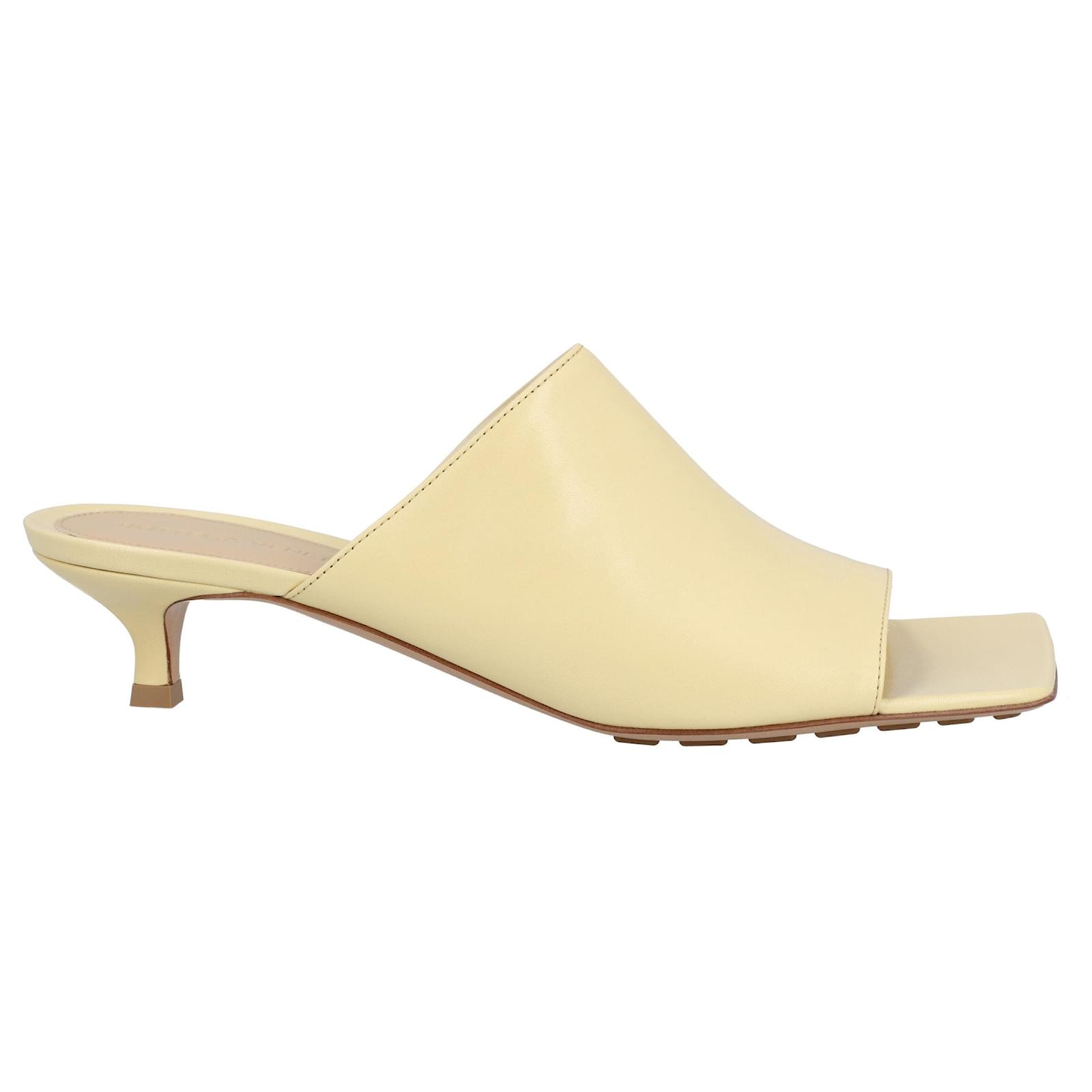 サンダル・ミュール Bottega Veneta Flash Mule Yellow Bottega Veneta Leather Mules in Pear | FWRD