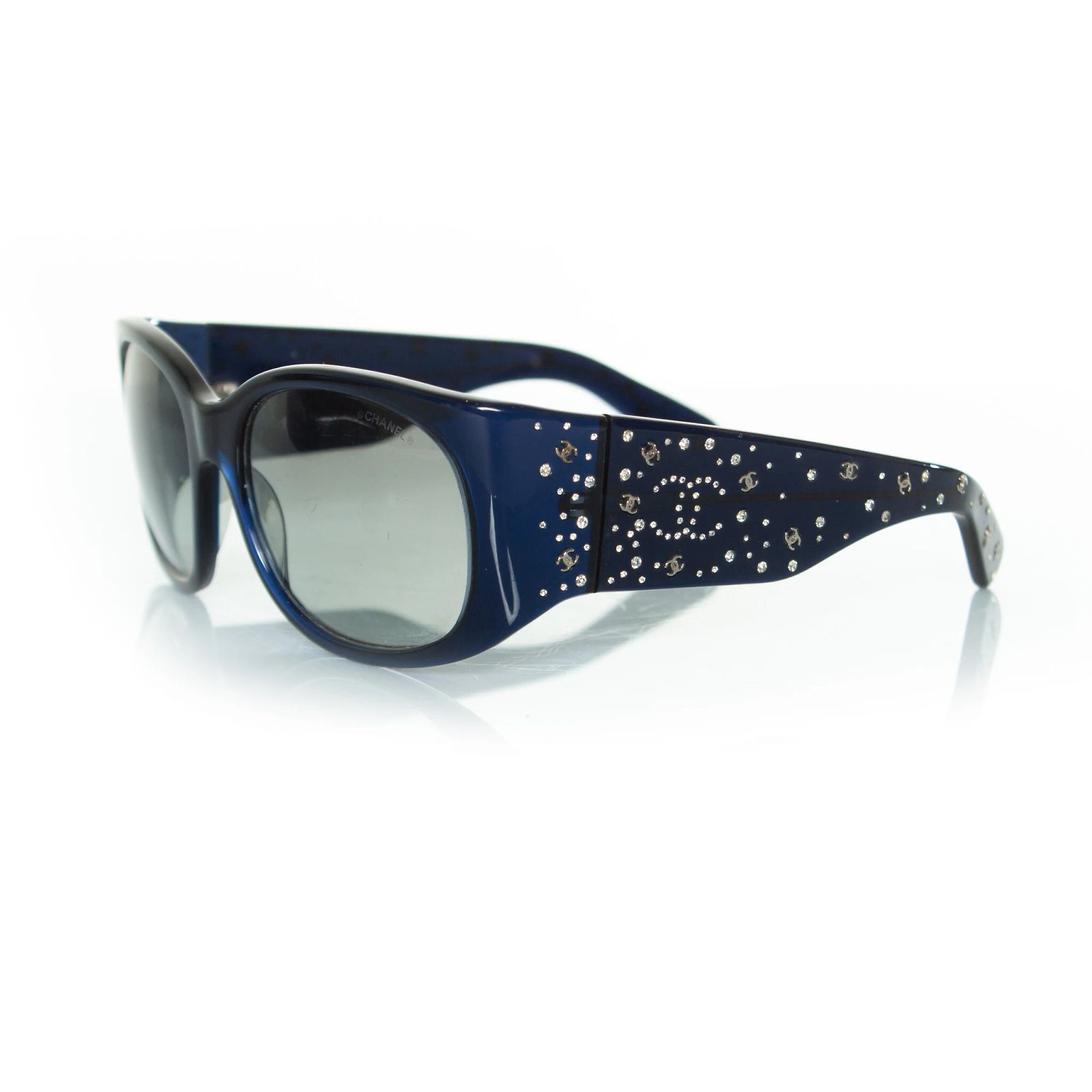 Chanel, Blue sunglasses with CC rhinestone print ref.1426324  display picture 2