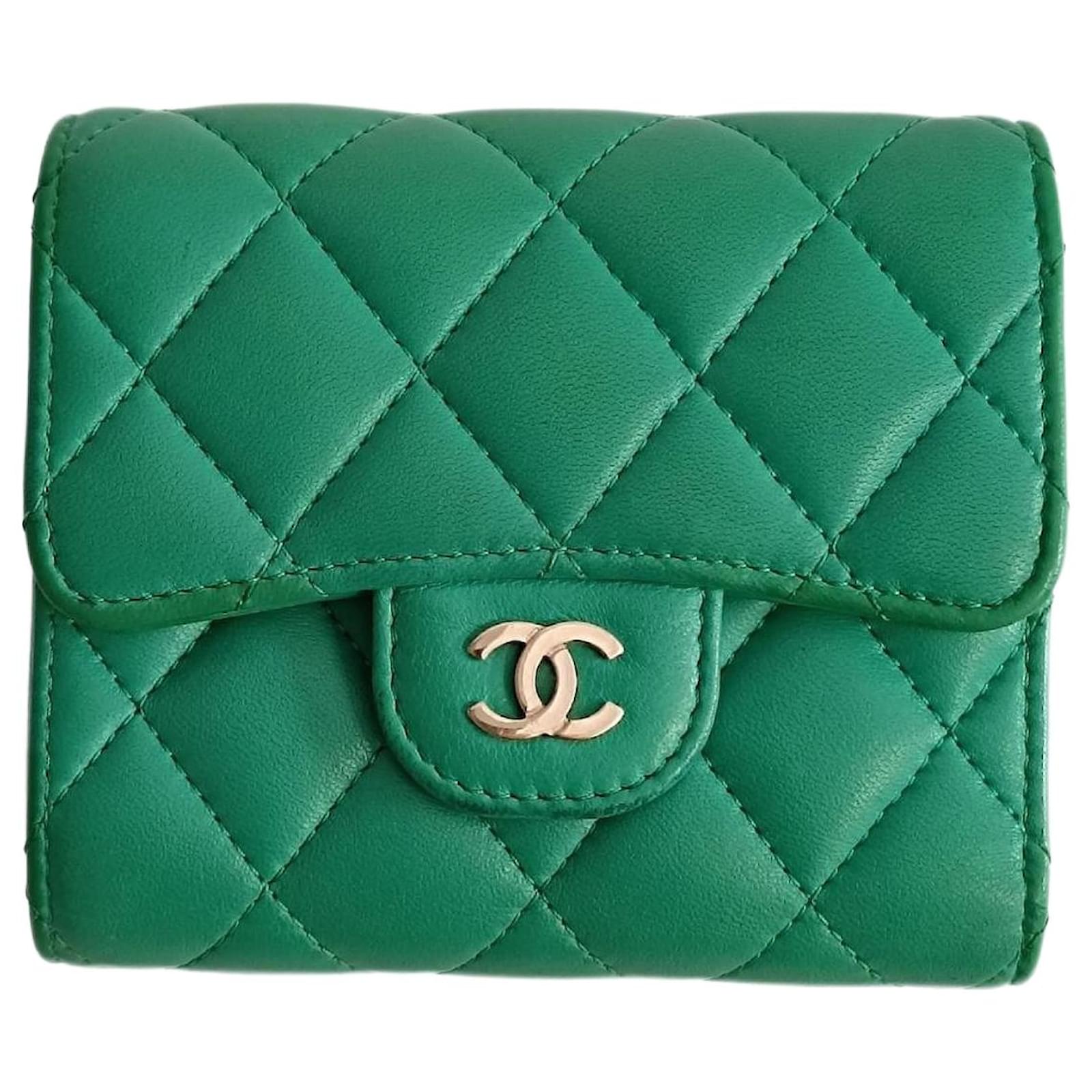Chanel compact trifold wallet in green leather Joli