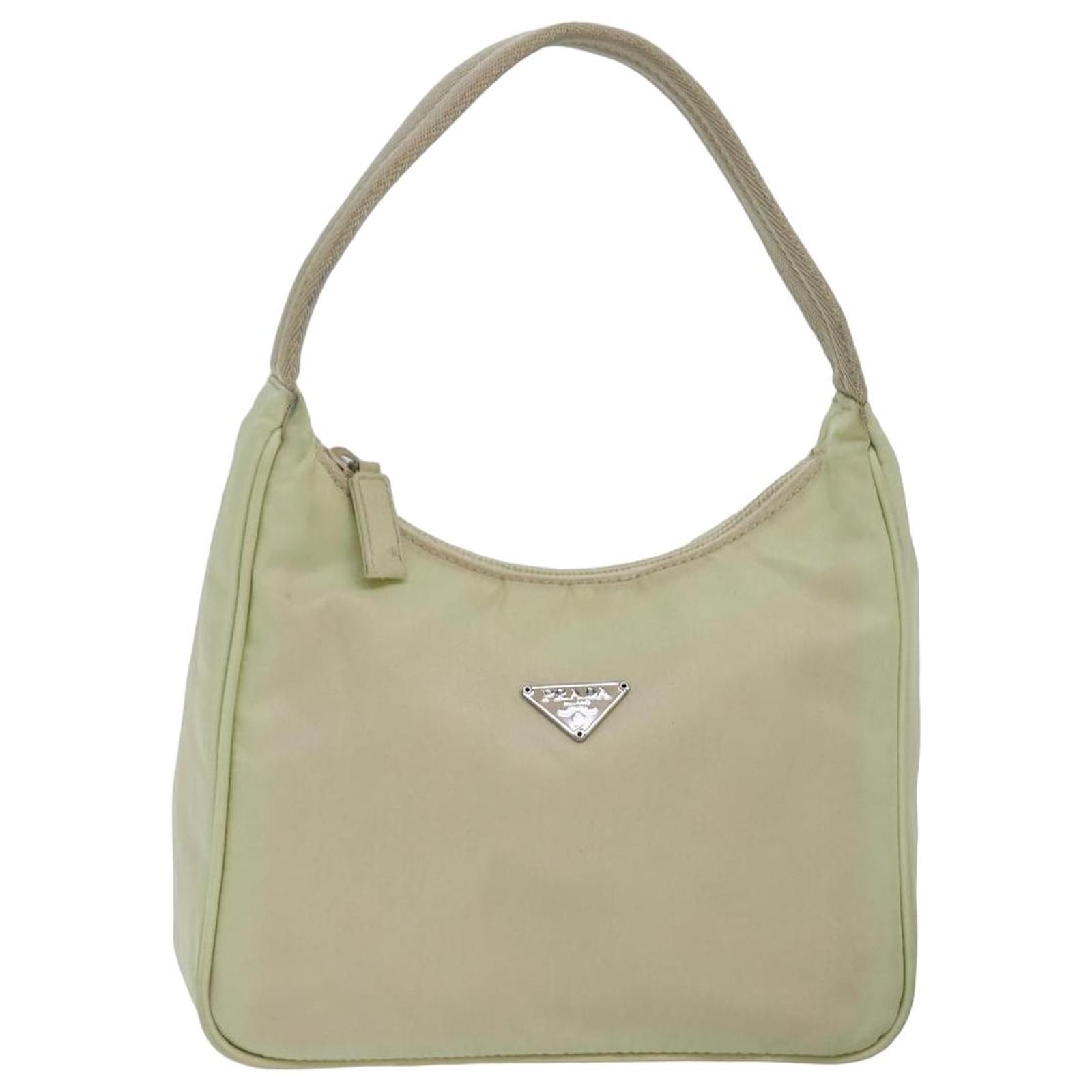 Pochette a mano PRADA in nylon crema Auth 77765 Crudo