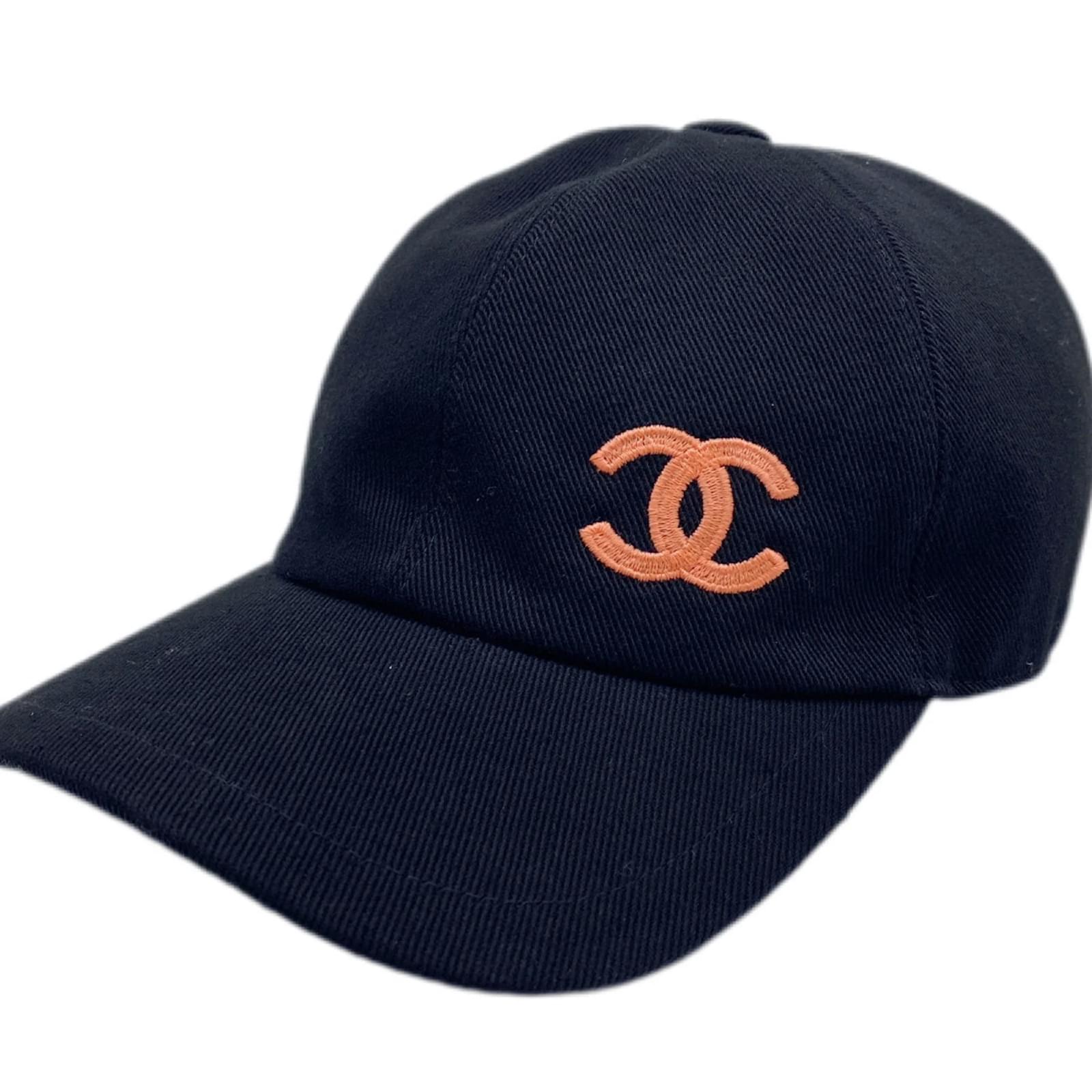 Chanel CC Black Baseball Cap with Coco Bead Embroidery Leather Cotton  ref.1432729 - Joli Closet