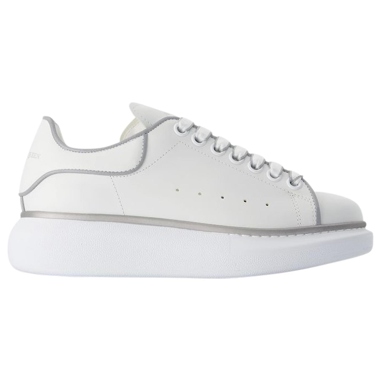 Sneakers oversize Alexander McQueen Pelle Bianco Argento Vitello simile a un vitello ref.1442262 Joli Closet