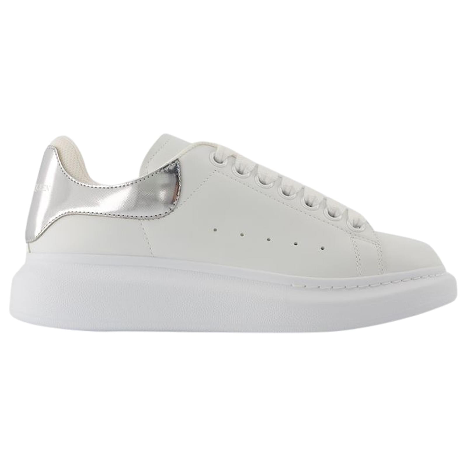 Baskets surdimensionnees Alexander McQueen Cuir Blanc Argent Veau facon poulain ref.1445475 Joli Closet