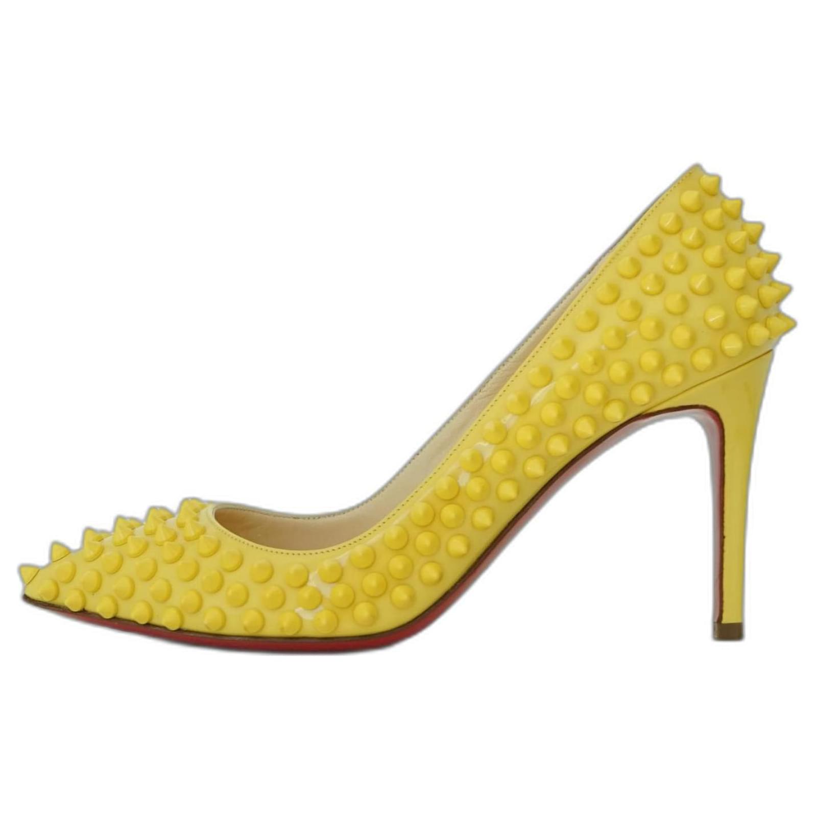 Christian Louboutin Pigalle Spikes Cuir vernis Jaune