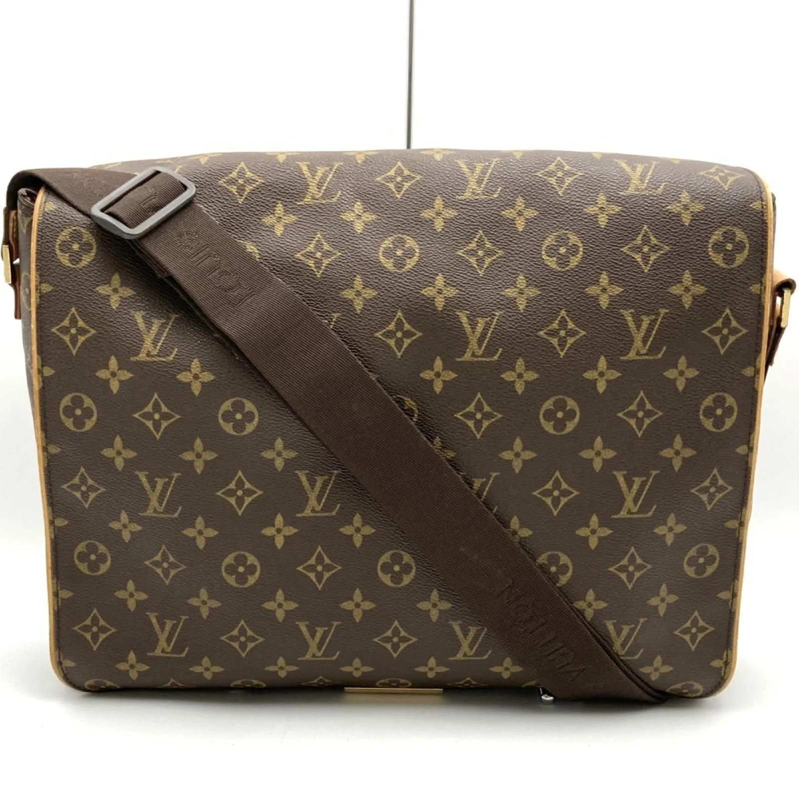 Abess Schultertasche M45257 von Louis Vuitton Braun Lackleder ref 