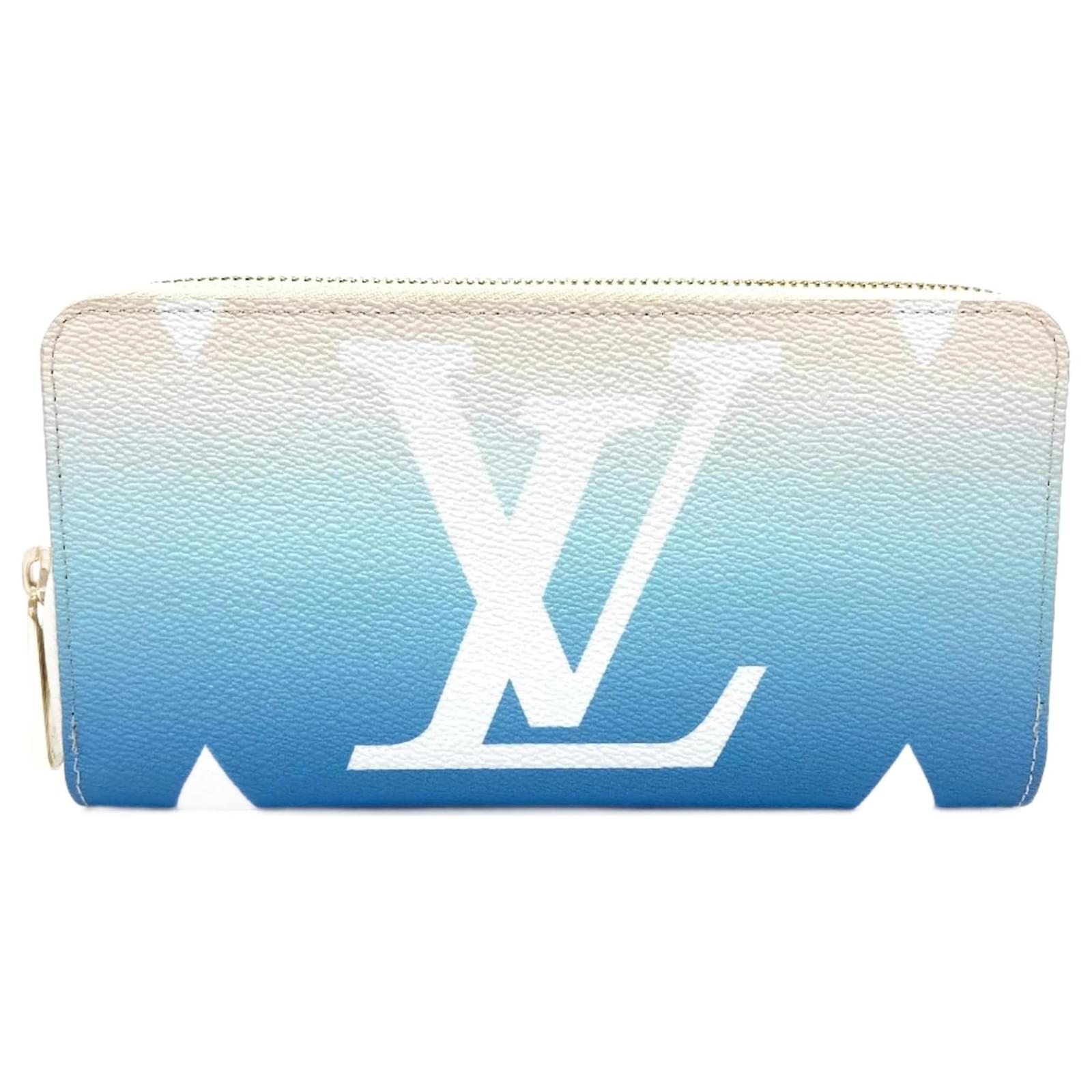 Louis Vuitton Monogram Giant Zippy Wallet Blue ref.1456791 - Joli Closet