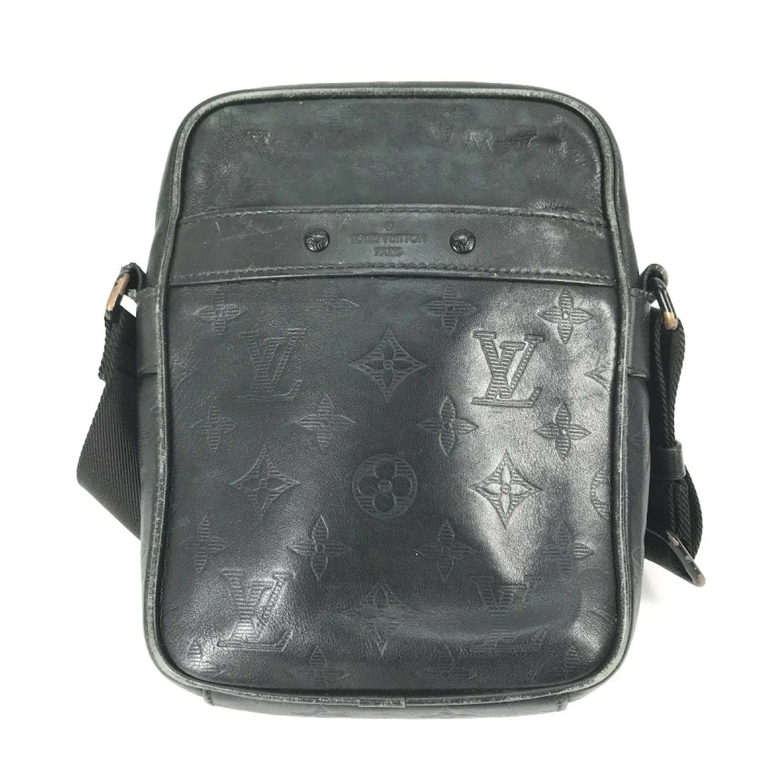 Louis Vuitton Discovery Pochette Monogram online Shadow Dokument