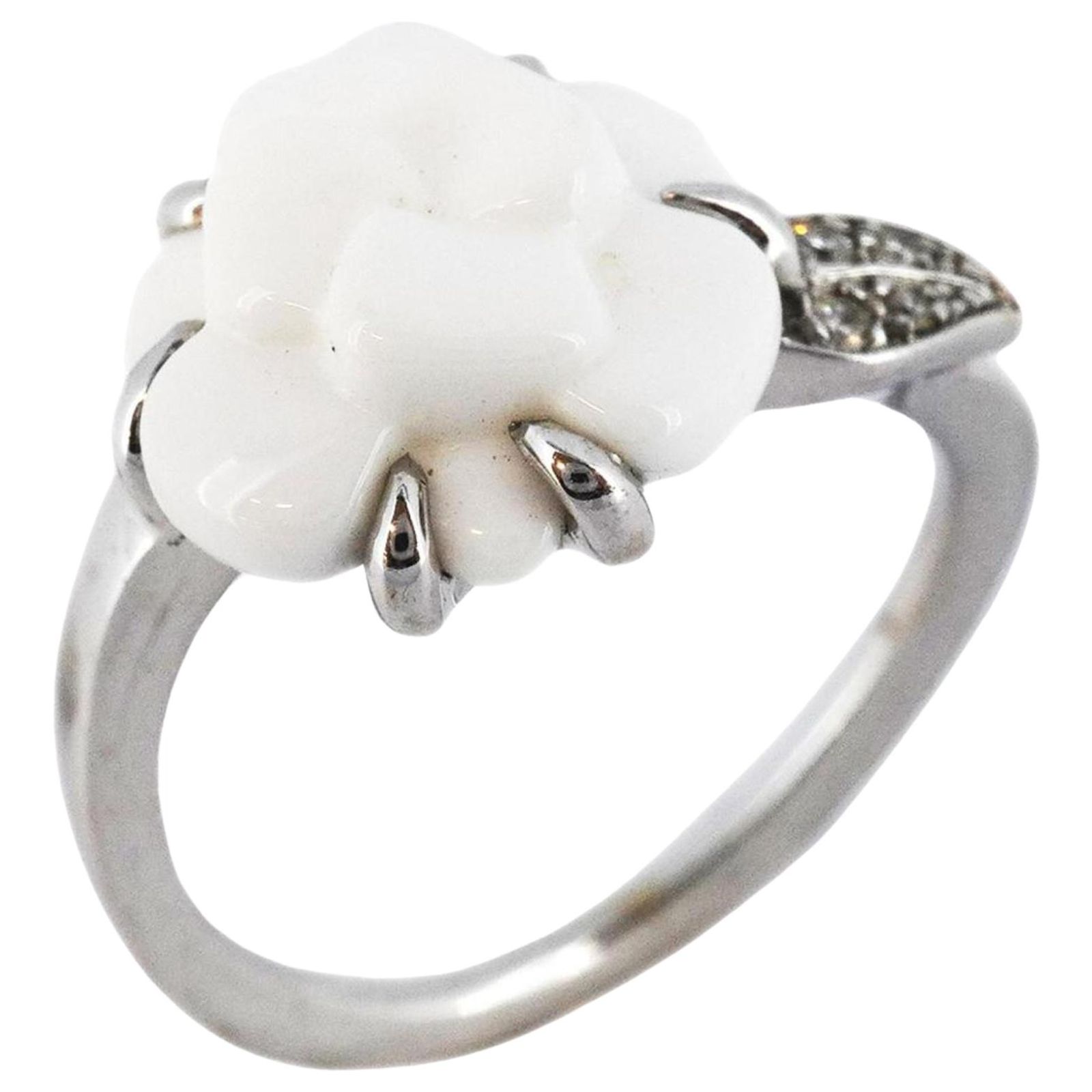 Chanel Camellia Silvery White gold ref.1457670 - Joli Closet