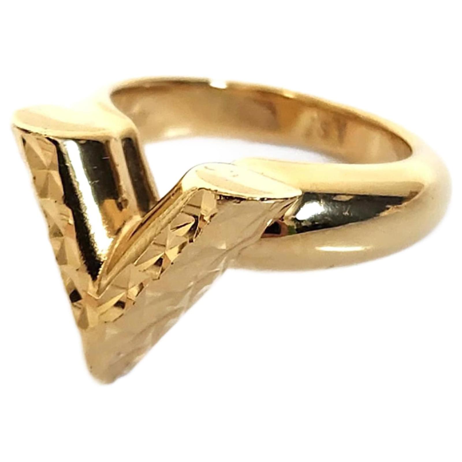 Louis Vuitton Berg Essentieller LV Guilloche Ring Golden Metall ref.1461713 Joli Closet