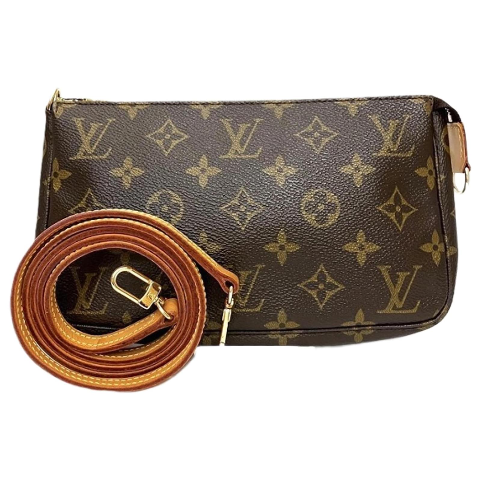 Louis Vuitton Monogram Pochette Accessoires M40712 Bag Patent leather ref.1466595 Joli Closet