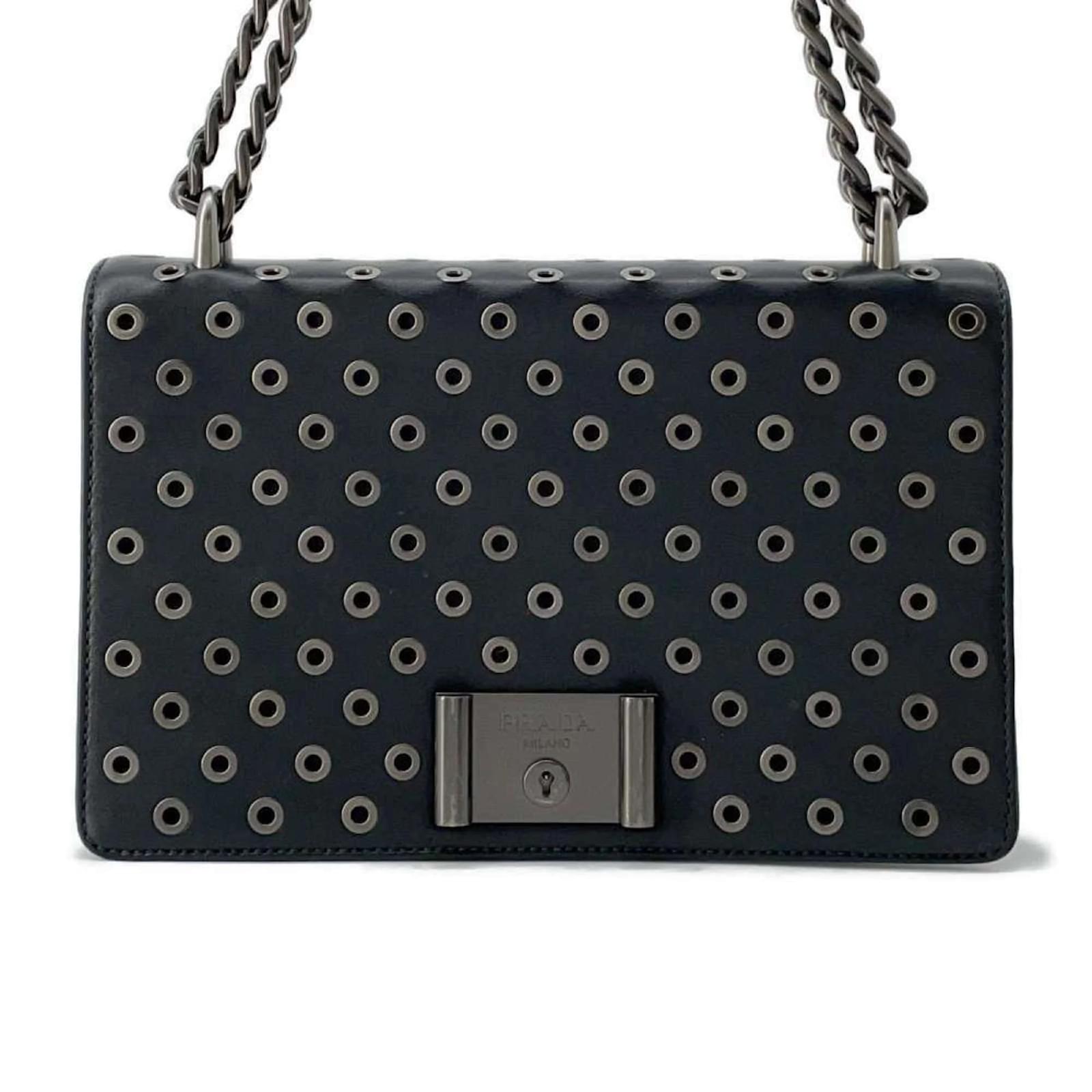 Bolso de cadena Prada de cuero perforado 1BD009 Negro ref.1468869 Joli Closet