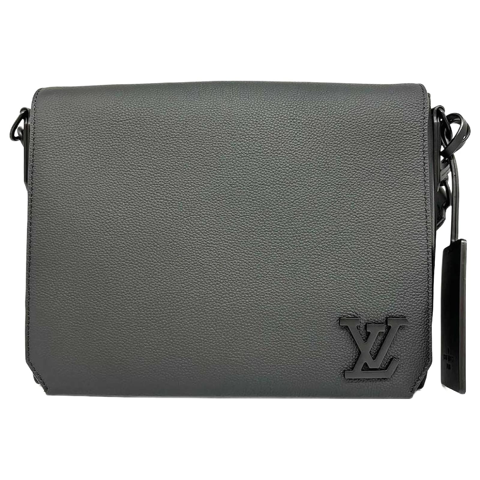 Louis Vuitton Takeoff Messenger Bag Leather Black ref