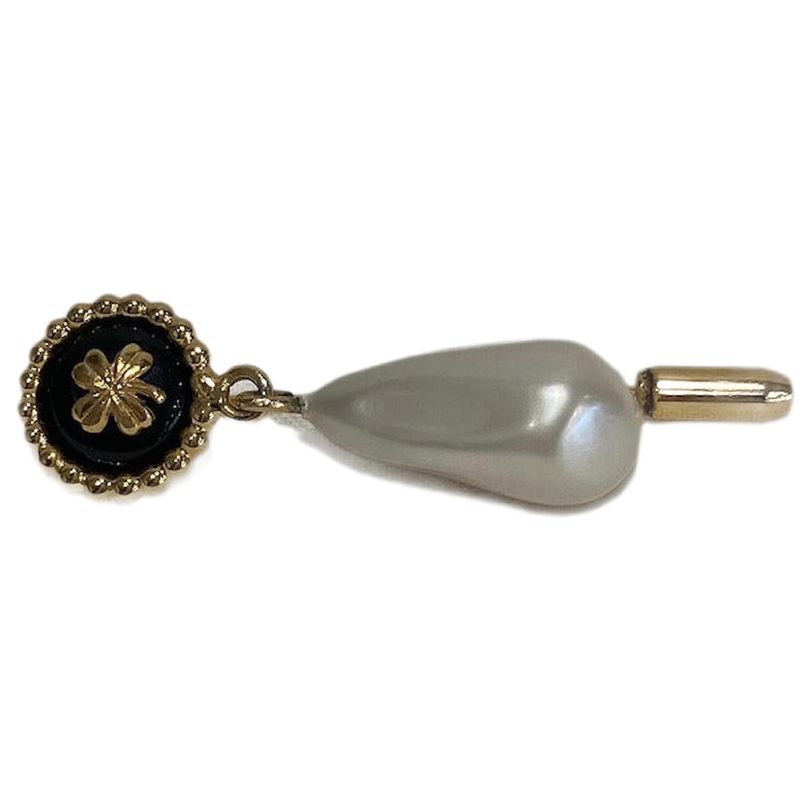 Faux chanel pin on sale